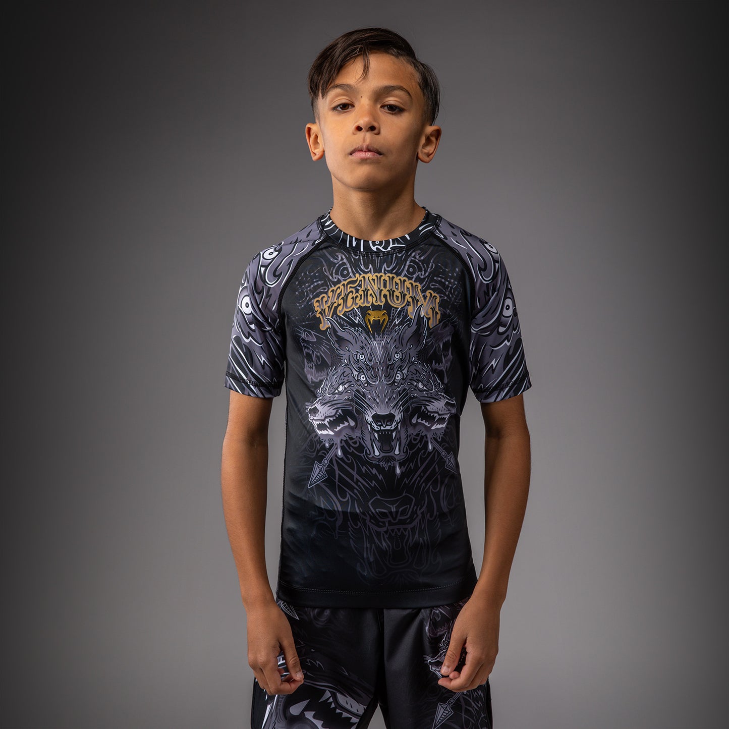 Venum Wolf Atak Rashguard a Maniche Corte Per Bambini – Nero/Grigio