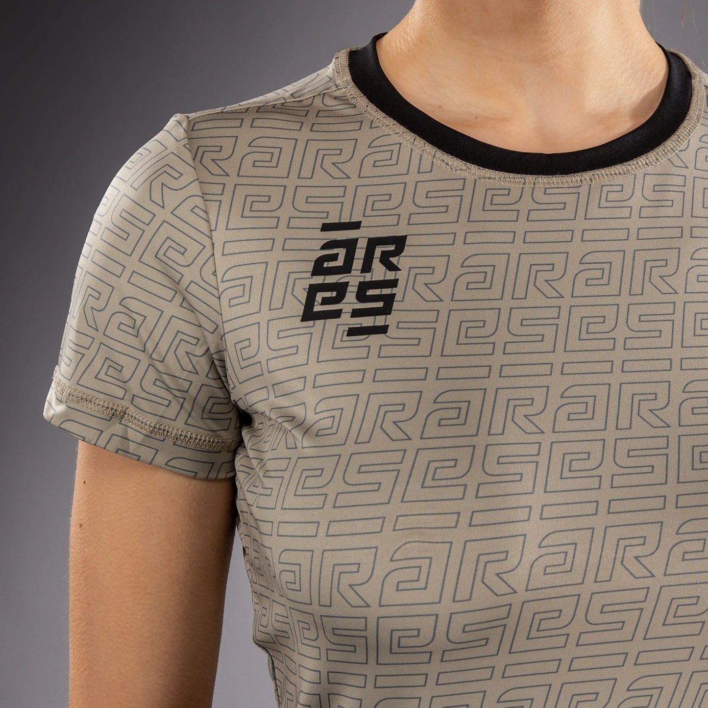 Venum x Ares 2.0 Maglietta Dry Tech da Donna – Sabbia