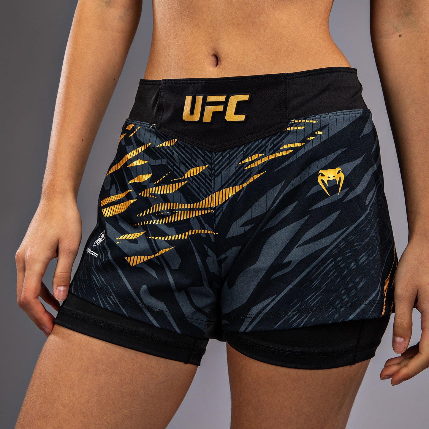 UFC Fusion by Venum Authentic Fight Night Shorts da Lotta per Donna - Champion