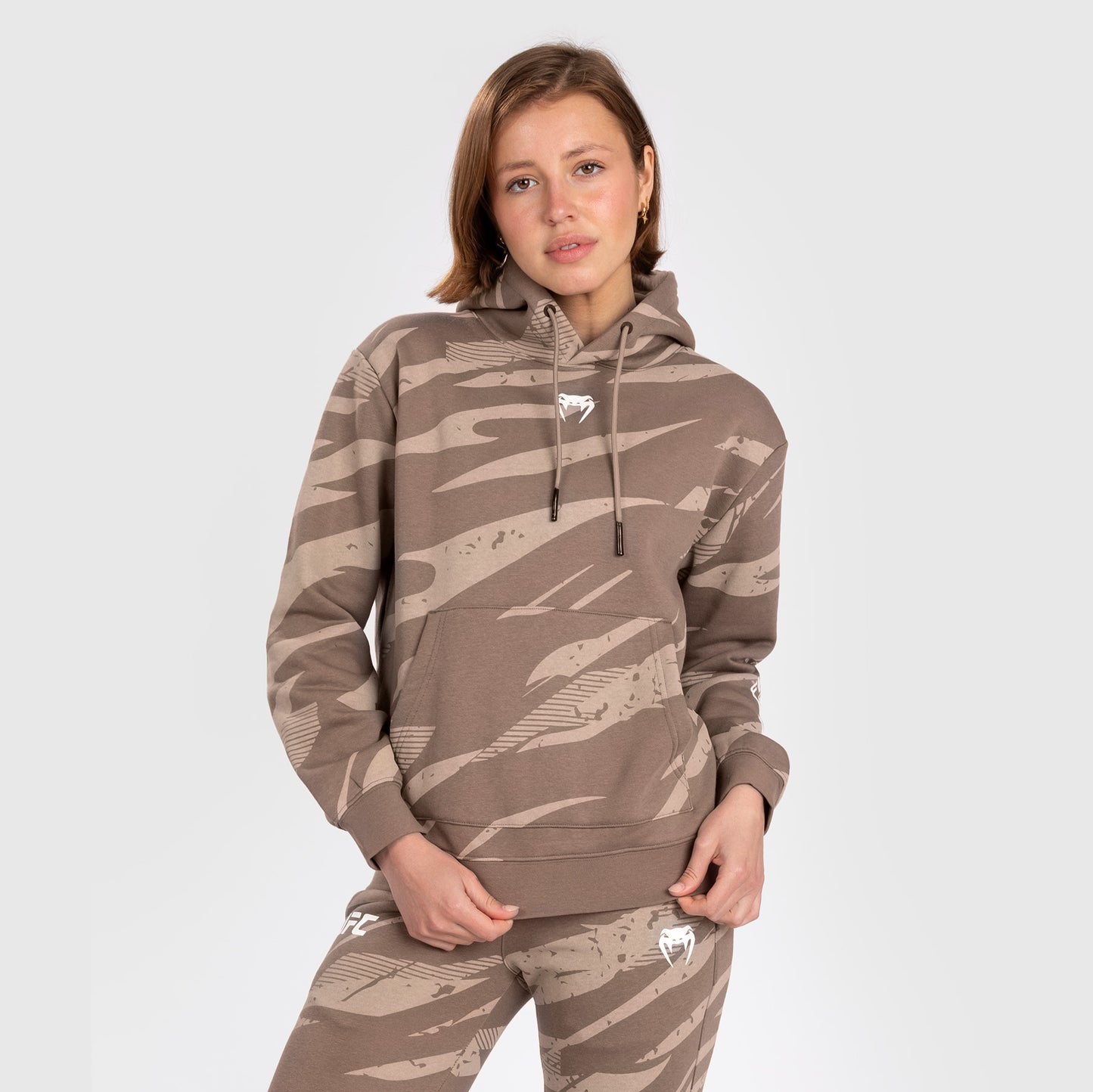 UFC Adrenaline by Venum Fight Week Felpa Con Cappuccio per Donna - Desert Camo