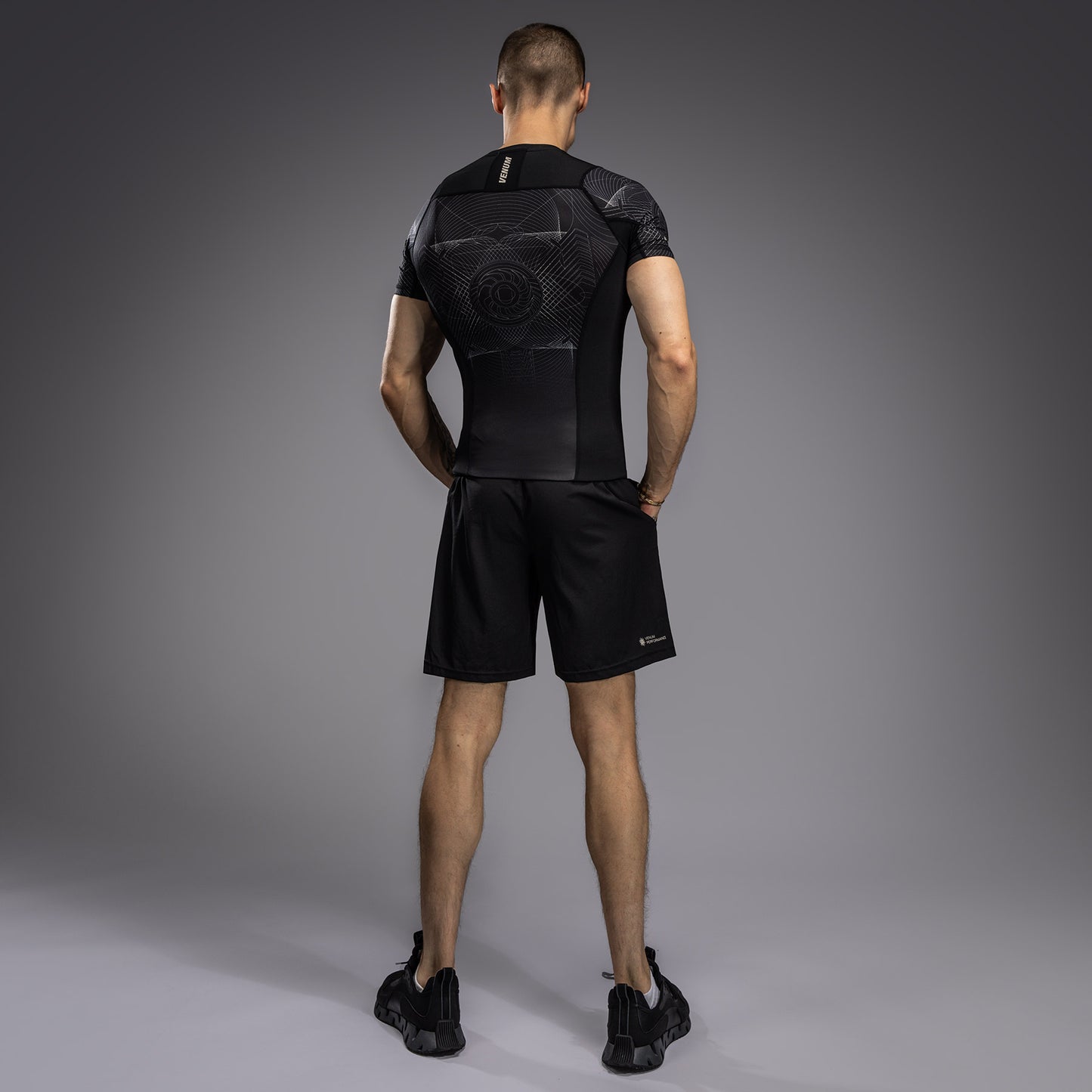 Venum G-Fit Air Rashguard a maniche Corte - Nero Profondo/Sabbia Del Deserto
