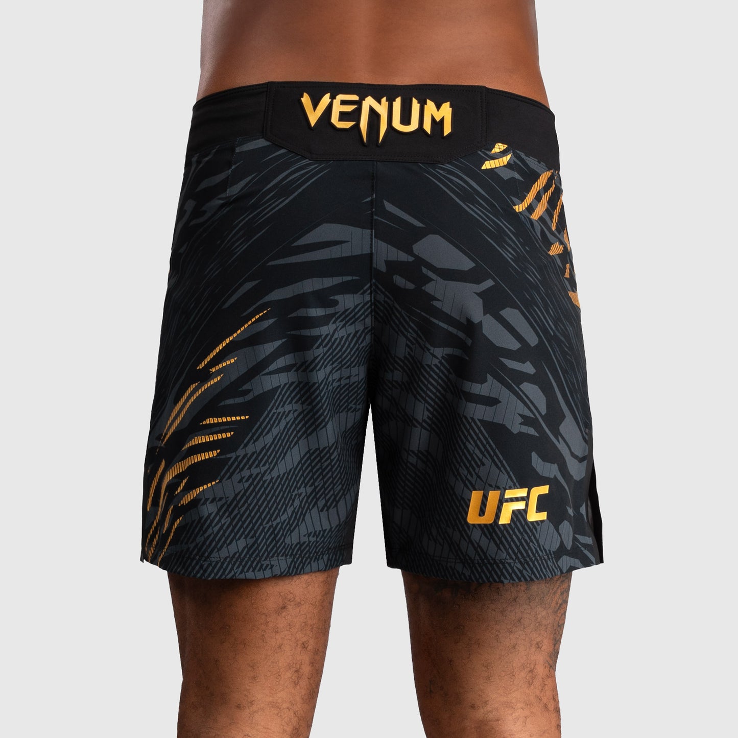 UFC Fusion by Venum Personalizzati Authentic Fight Night Shorts da Lotta per Uomo - Fit Corto - Campione