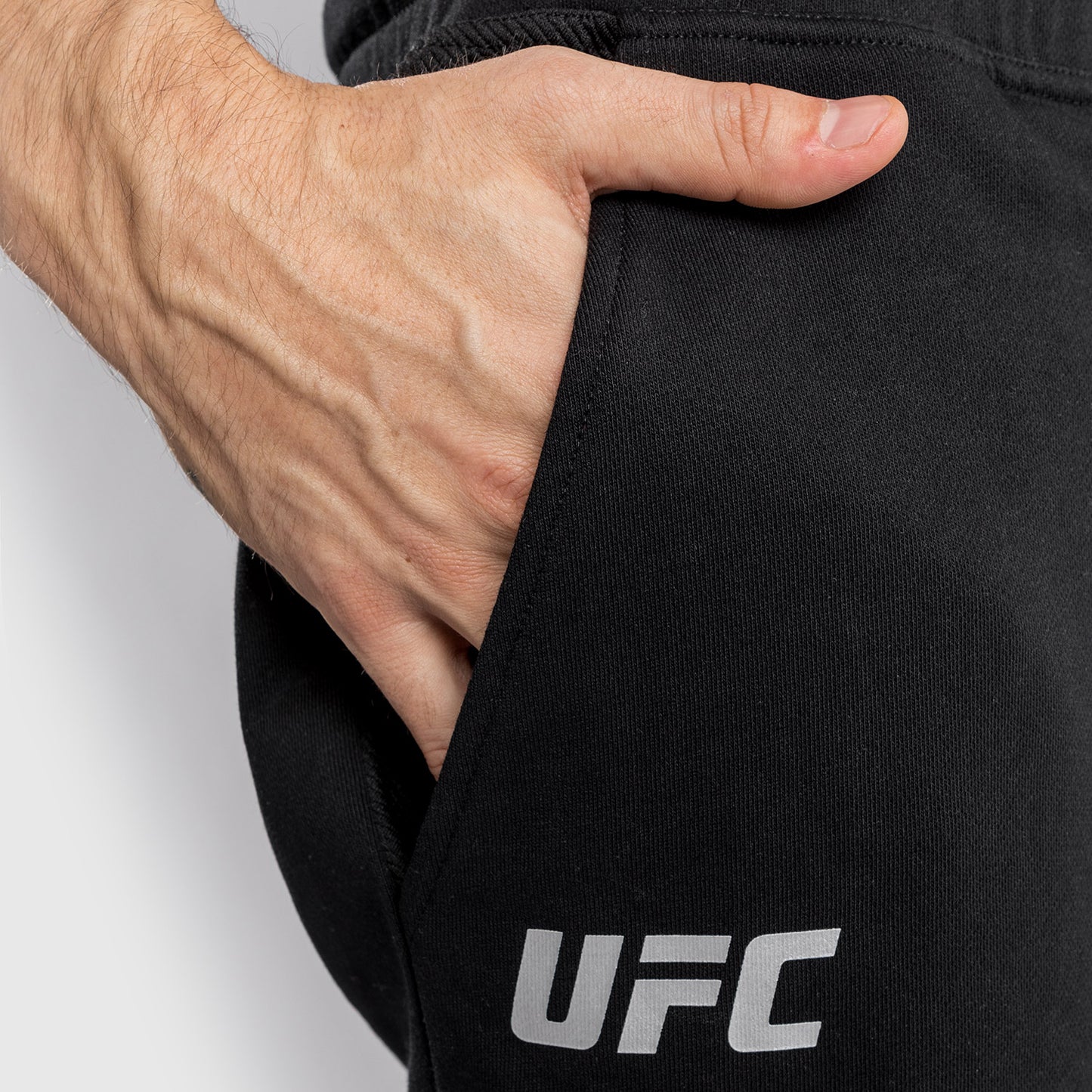 Venum UFC Authentic Fight Week Pantaloncini 2.0 da Uomo – Nero/Rosso