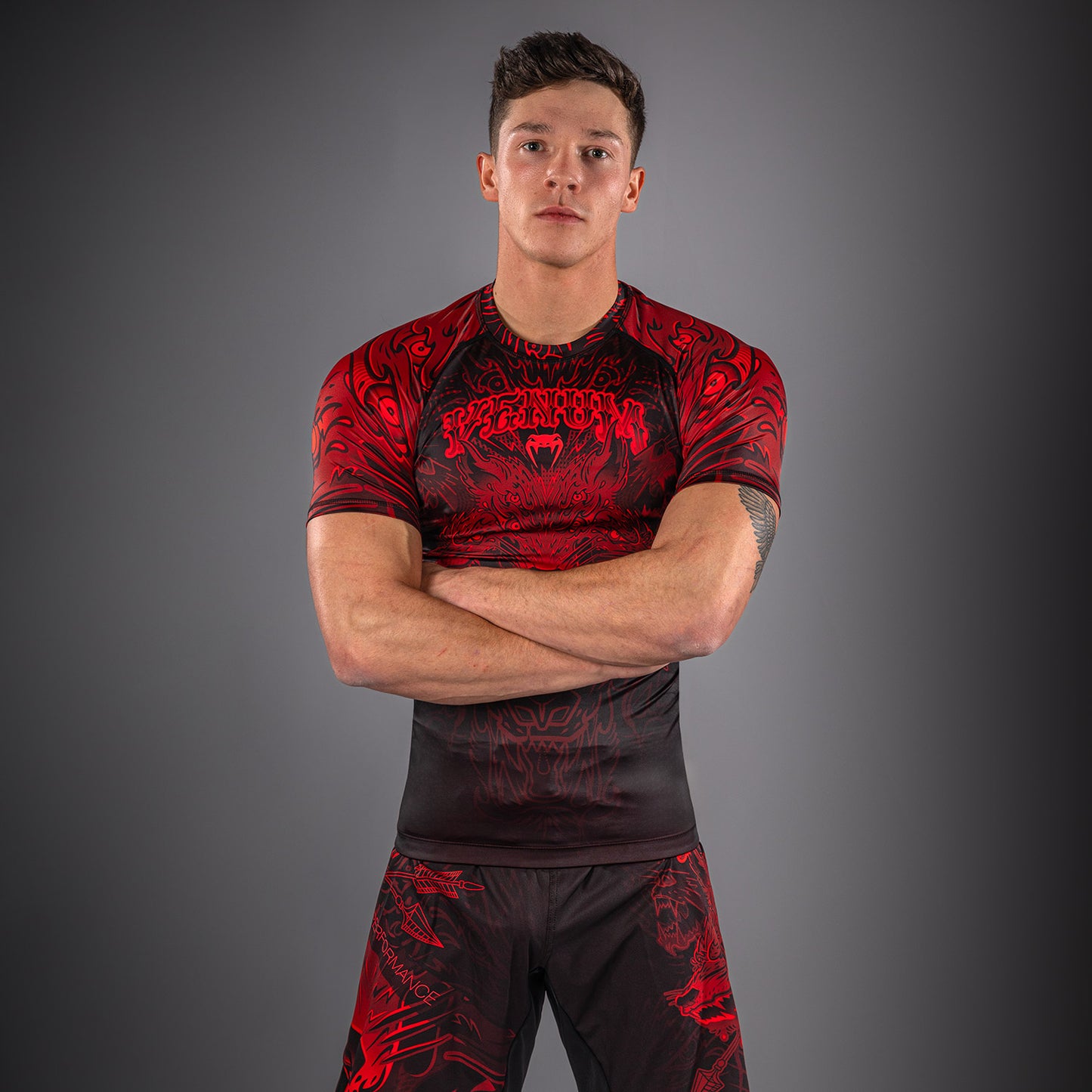Venum Wolf Atak Rashguard a Maniche Corte – Nero/Rosso