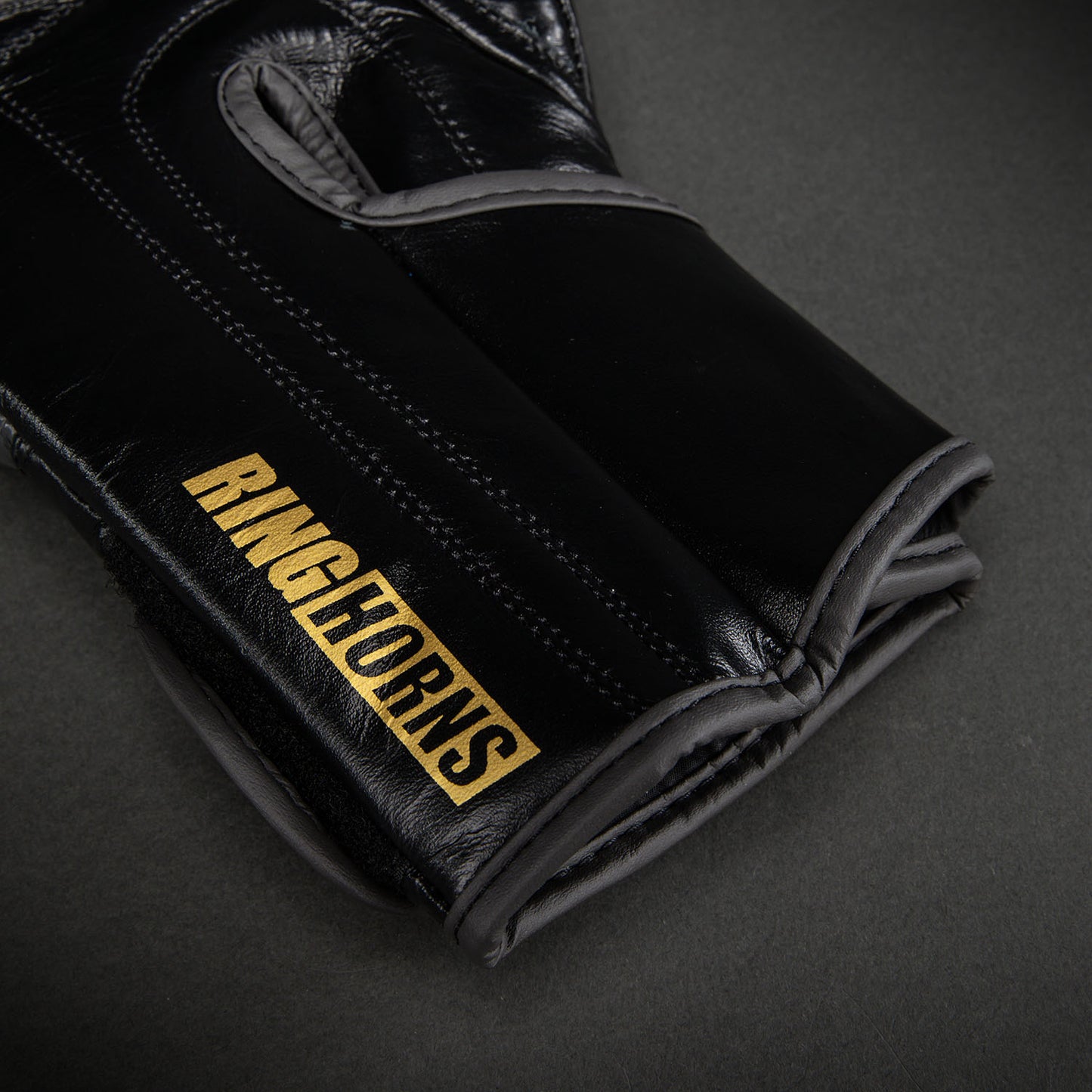 Ringhorns Charger by Venum Guantoni da boxe – Nero/Oro