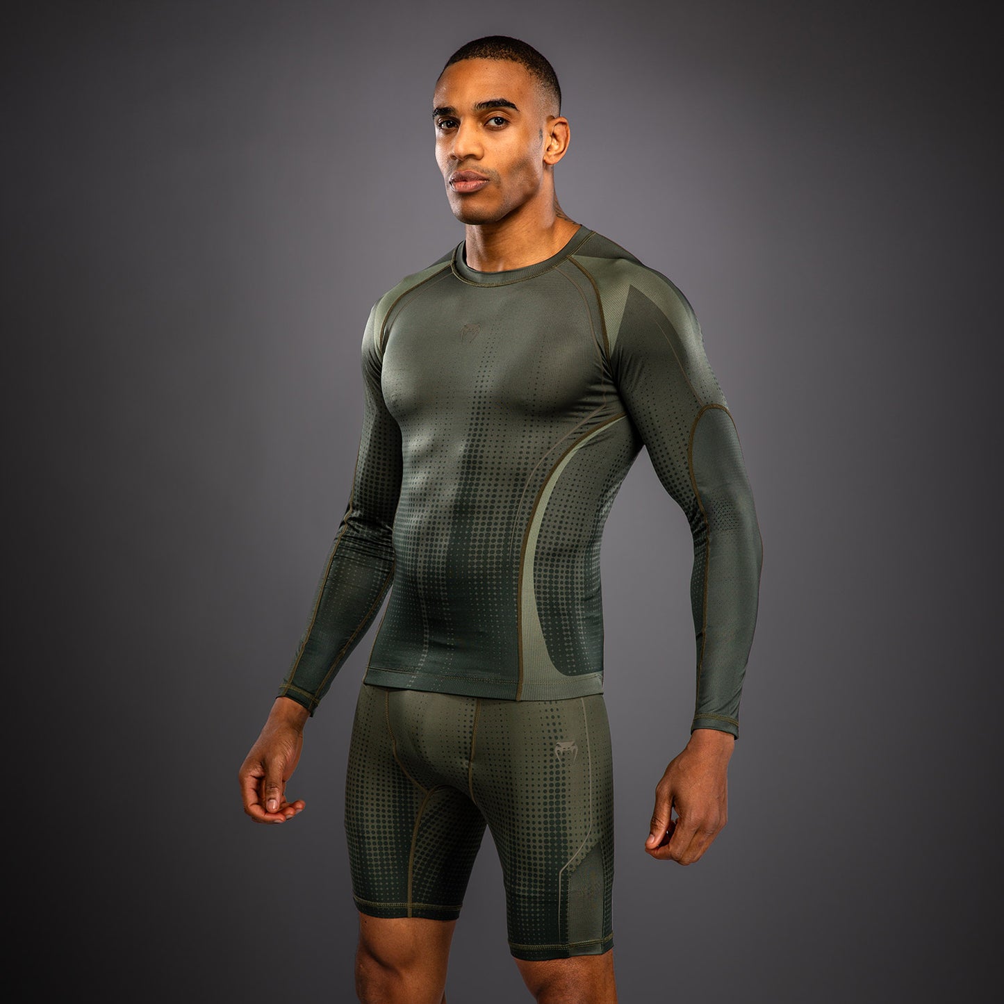 Venum Stealth Rashguard a Maniche Lunghe – Kaki/Verde Scuro