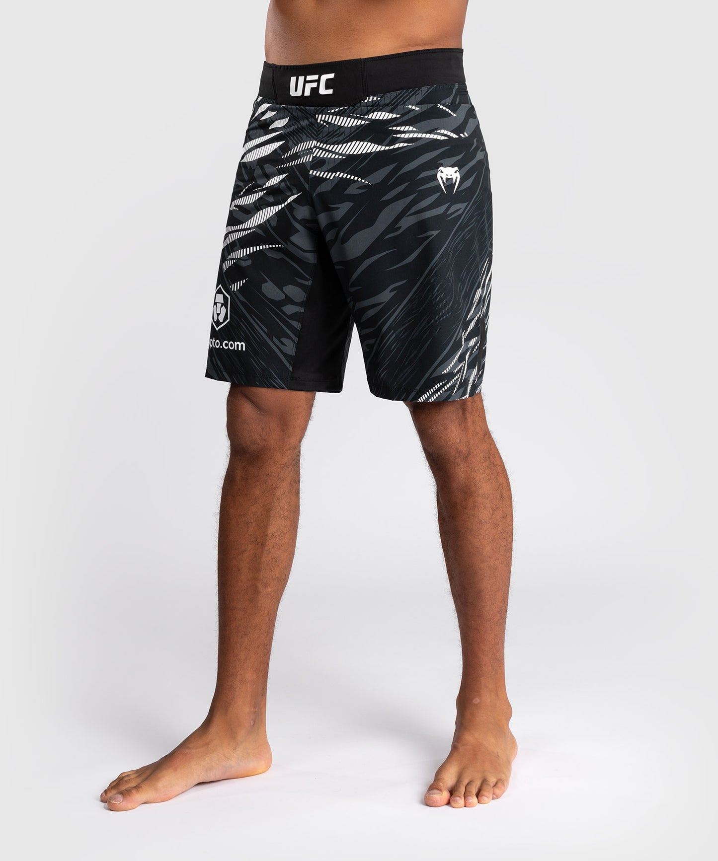 UFC Fusion by Venum Personalizzati Authentic Fight Night Shorts da Lotta per Uomo - Fit Largo - Nero
