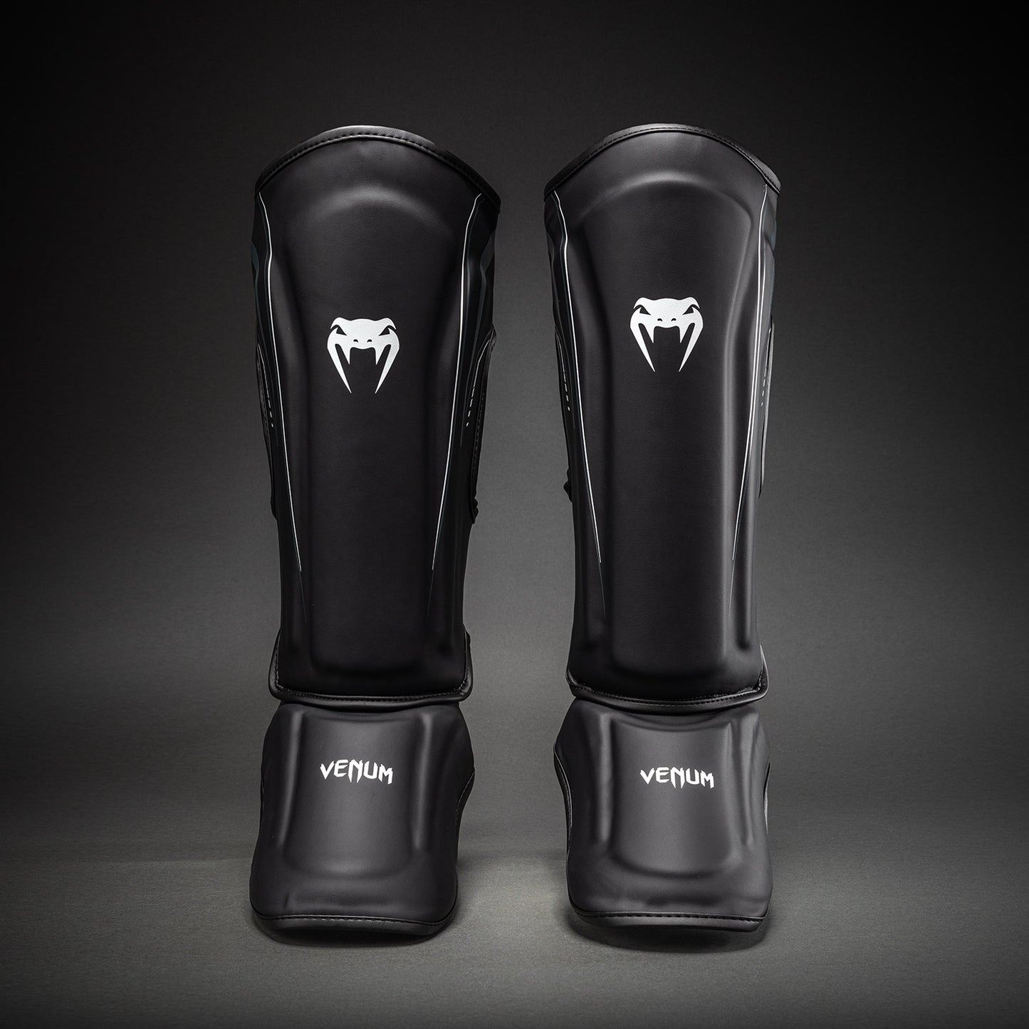 Venum Streamline Paratibie – Nero/Bianco