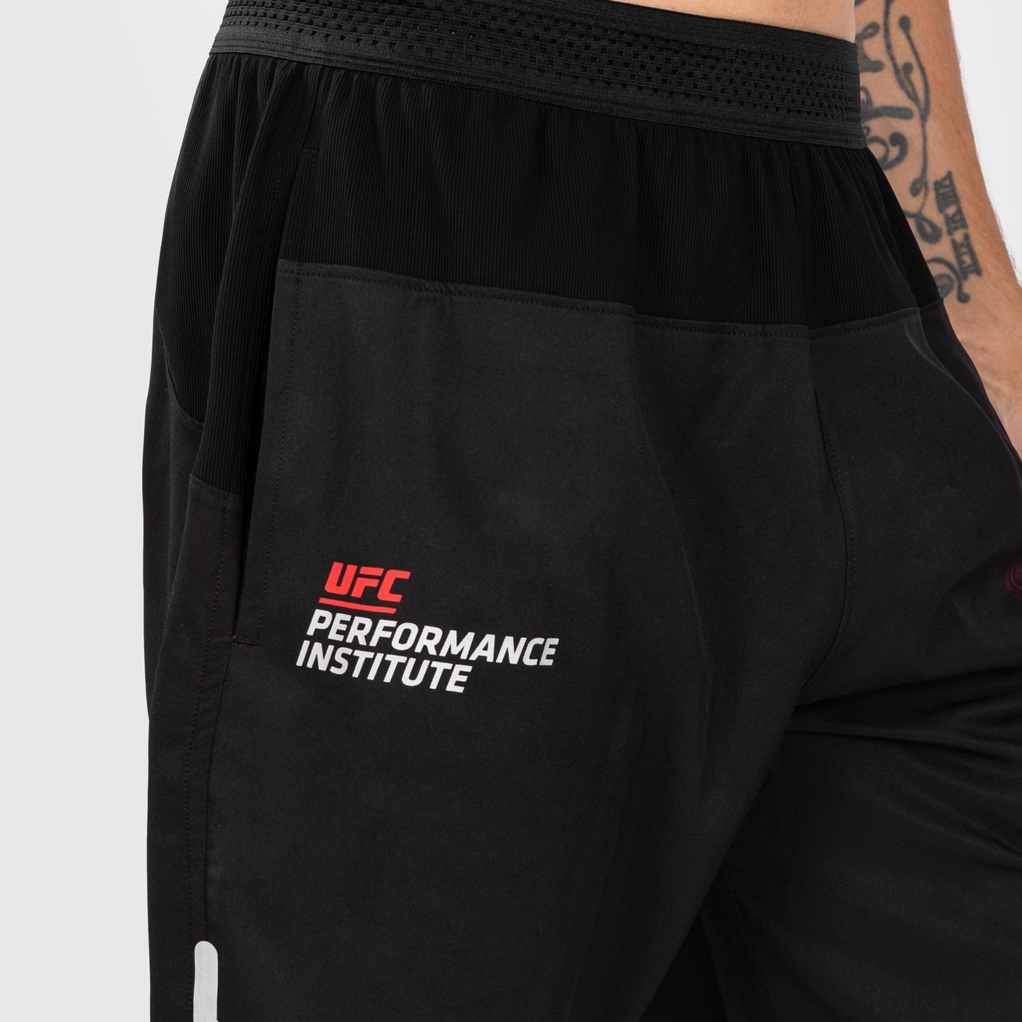 UFC Venum Performance Institute 2.0 Pantaloncini da uomo - Nero/Rosso