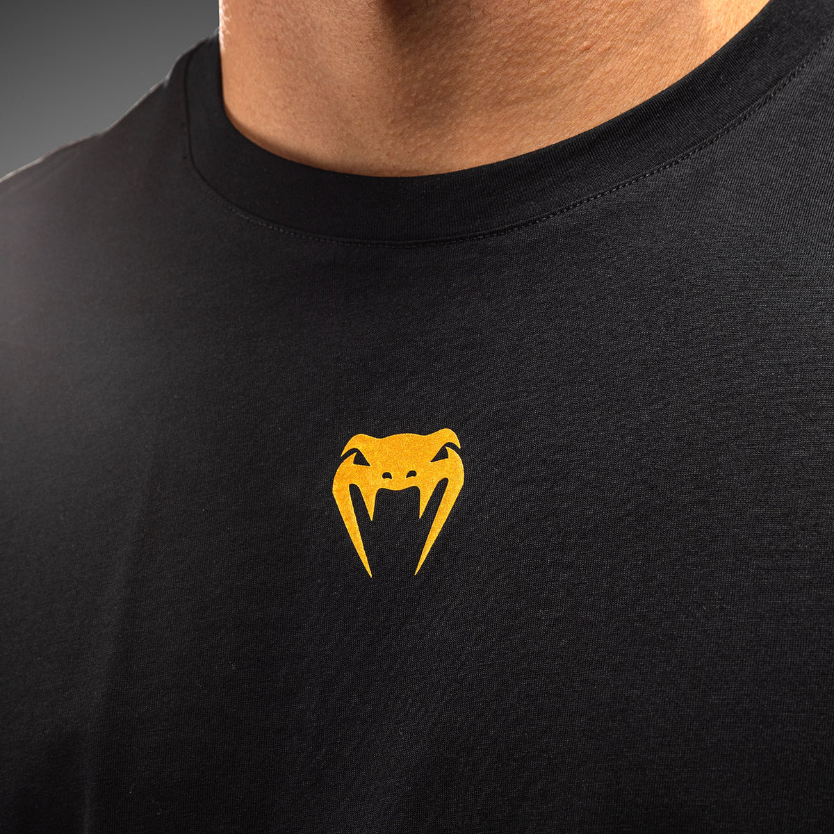 Venum Essential T-shirt in cotone - Nero/Oro