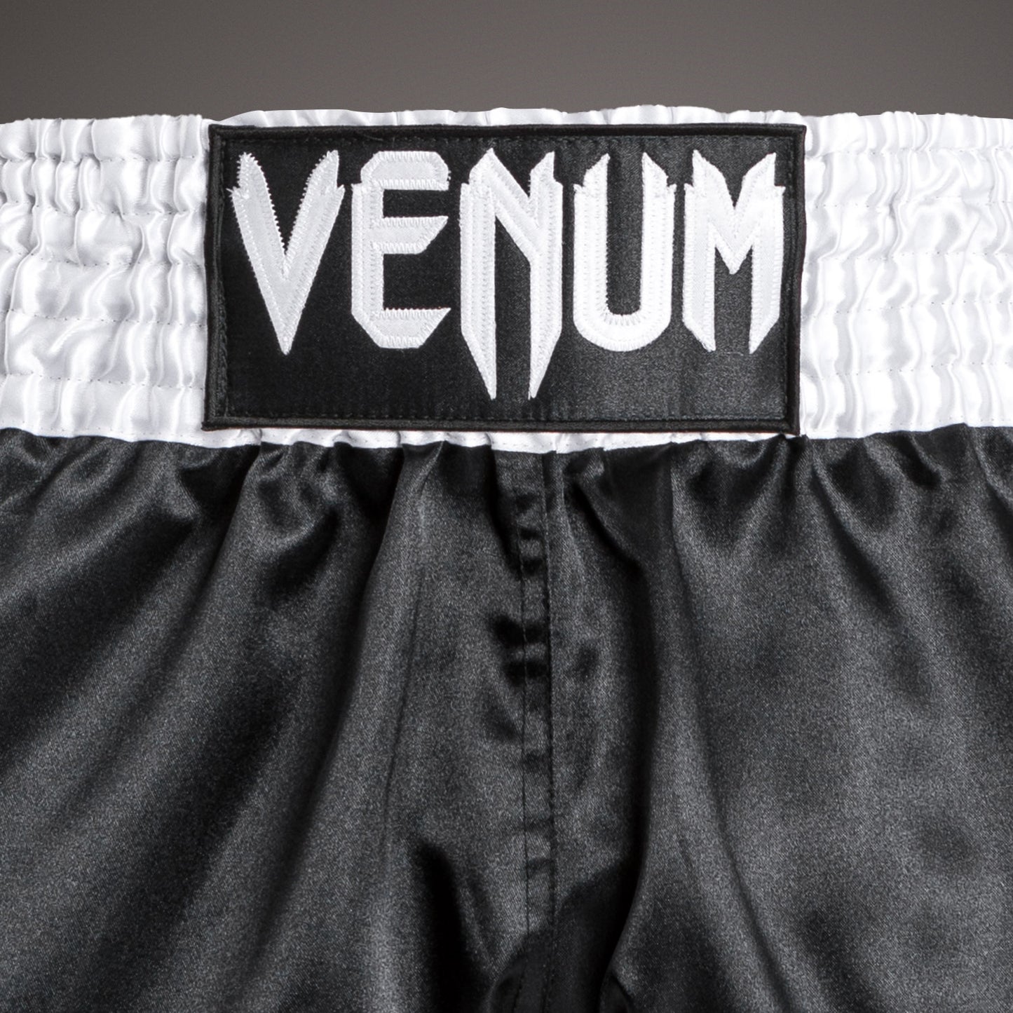 Venum Classic - Pantaloncini da Muay Thai Bianco/Nero/Bianco