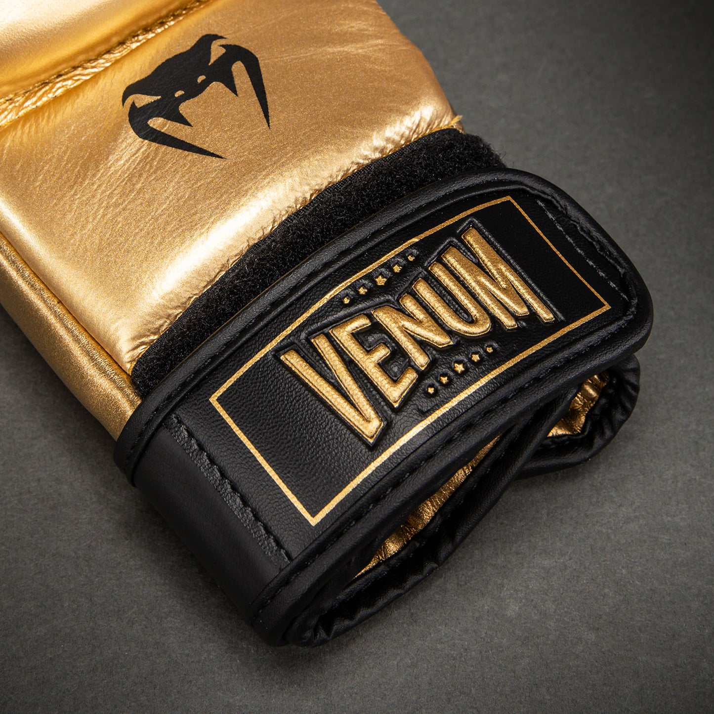 Venum Attack 2.0 Guanti da Sparring in Pelle – Oro/Nero