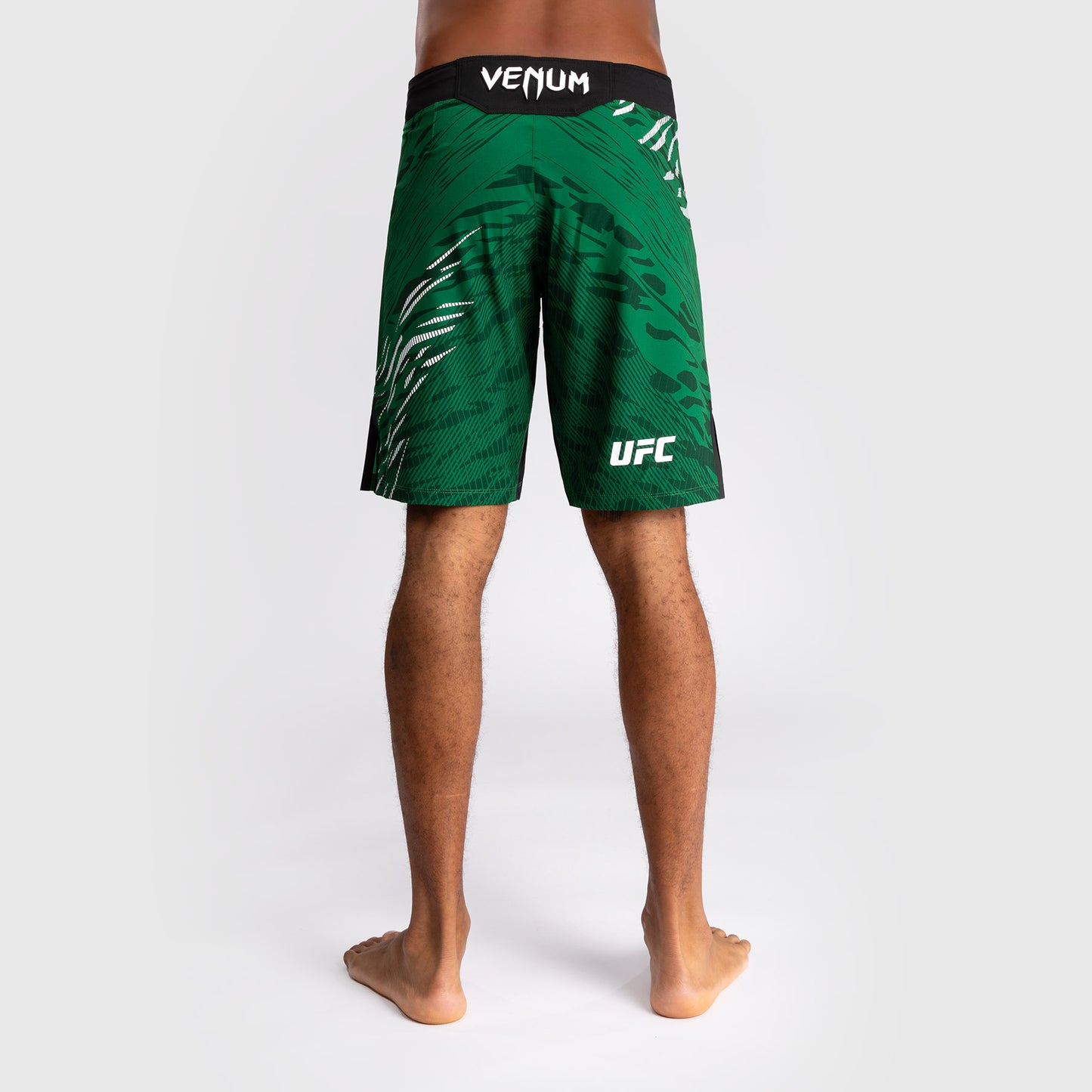 UFC Fusion by Venum Personalizzati Authentic Fight Night Shorts da Lotta per Uomo - Fit Largo - Verde