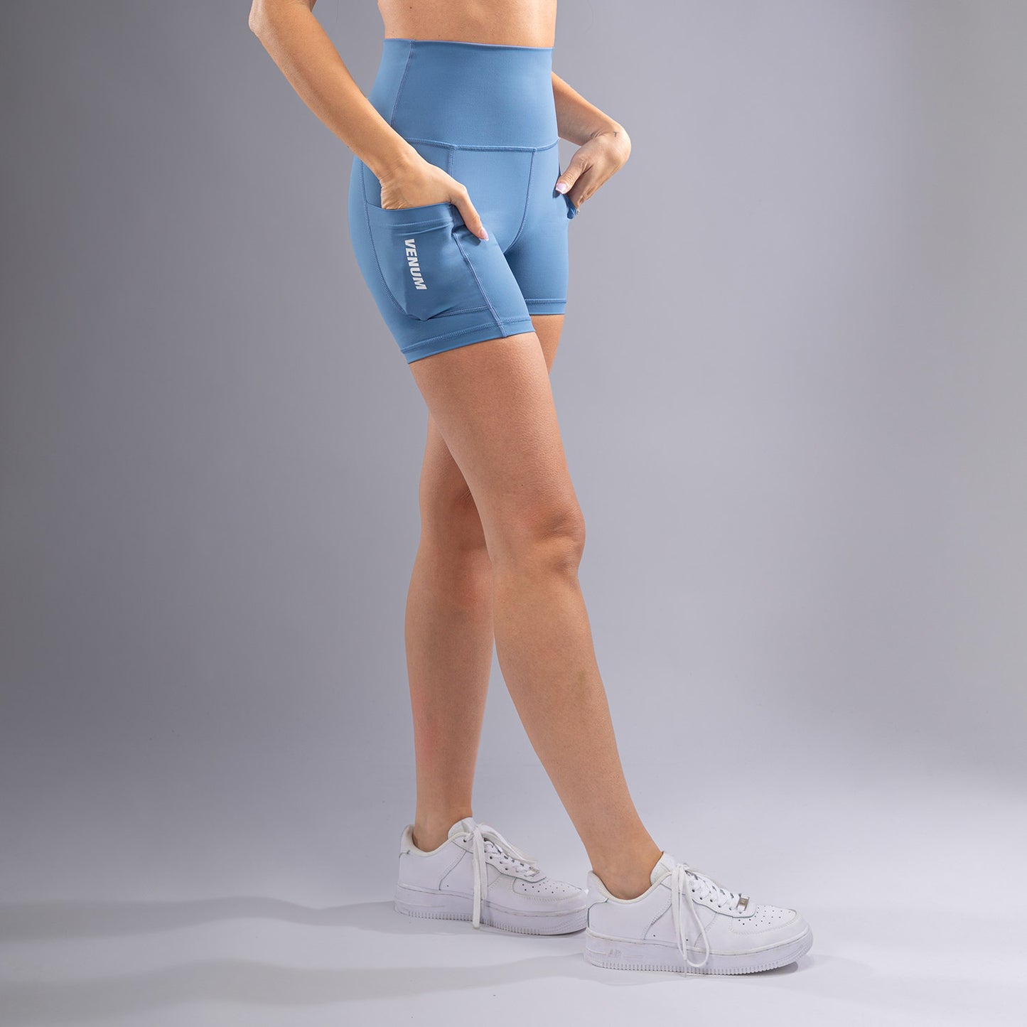 Venum Essential Bike Shorts da Donna - Blu Tempesta