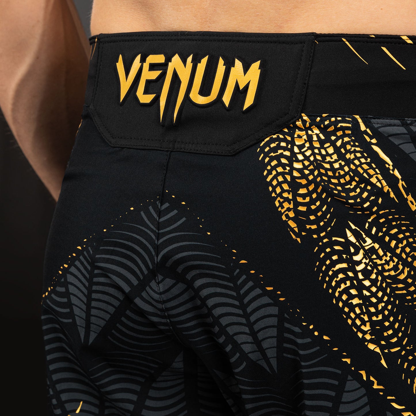 UFC Zenith by Venum Authentic Fight Night Pantaloncini da combattimento Fit lungo Uomo - Champion
