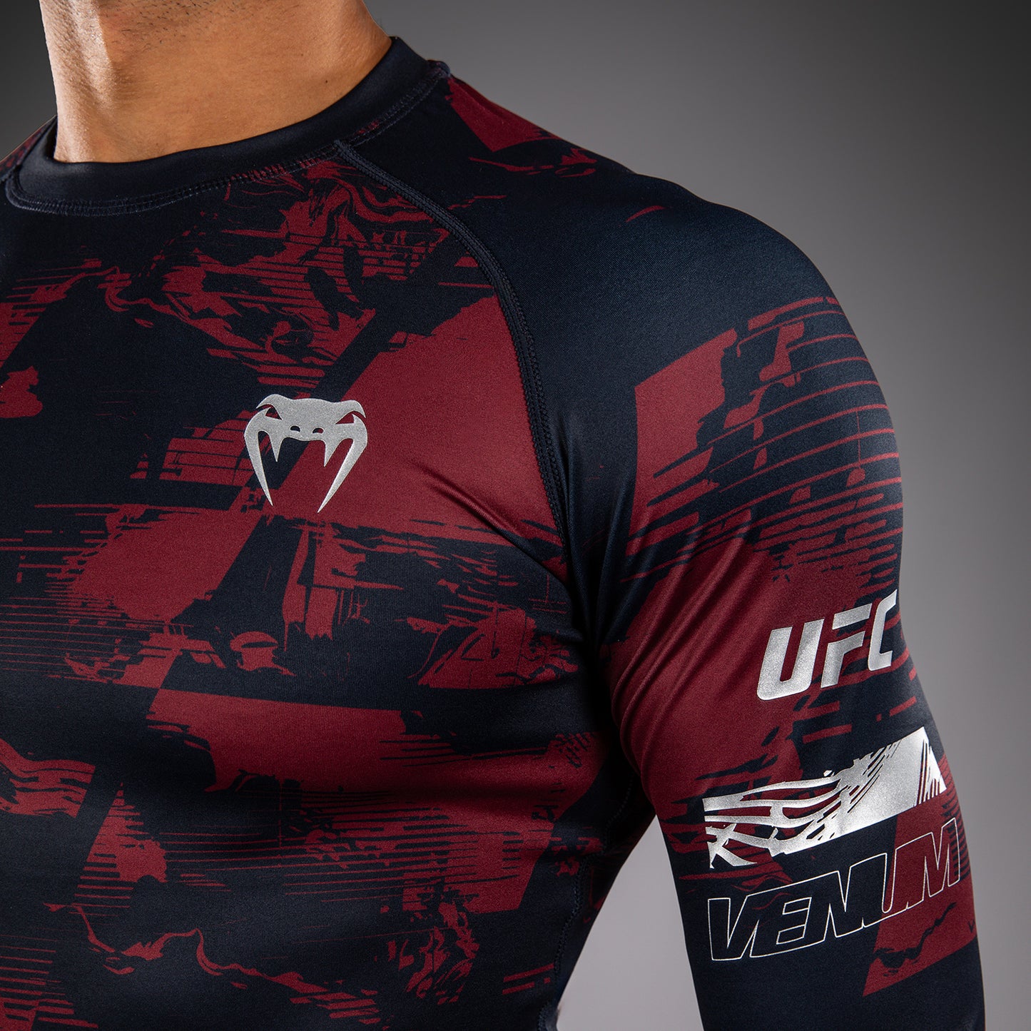 UFC Zenith by Venum Authentic Fight Week Rashguard maniche lunghe Performance Uomo - Blu navy/Bordeaux/Argento