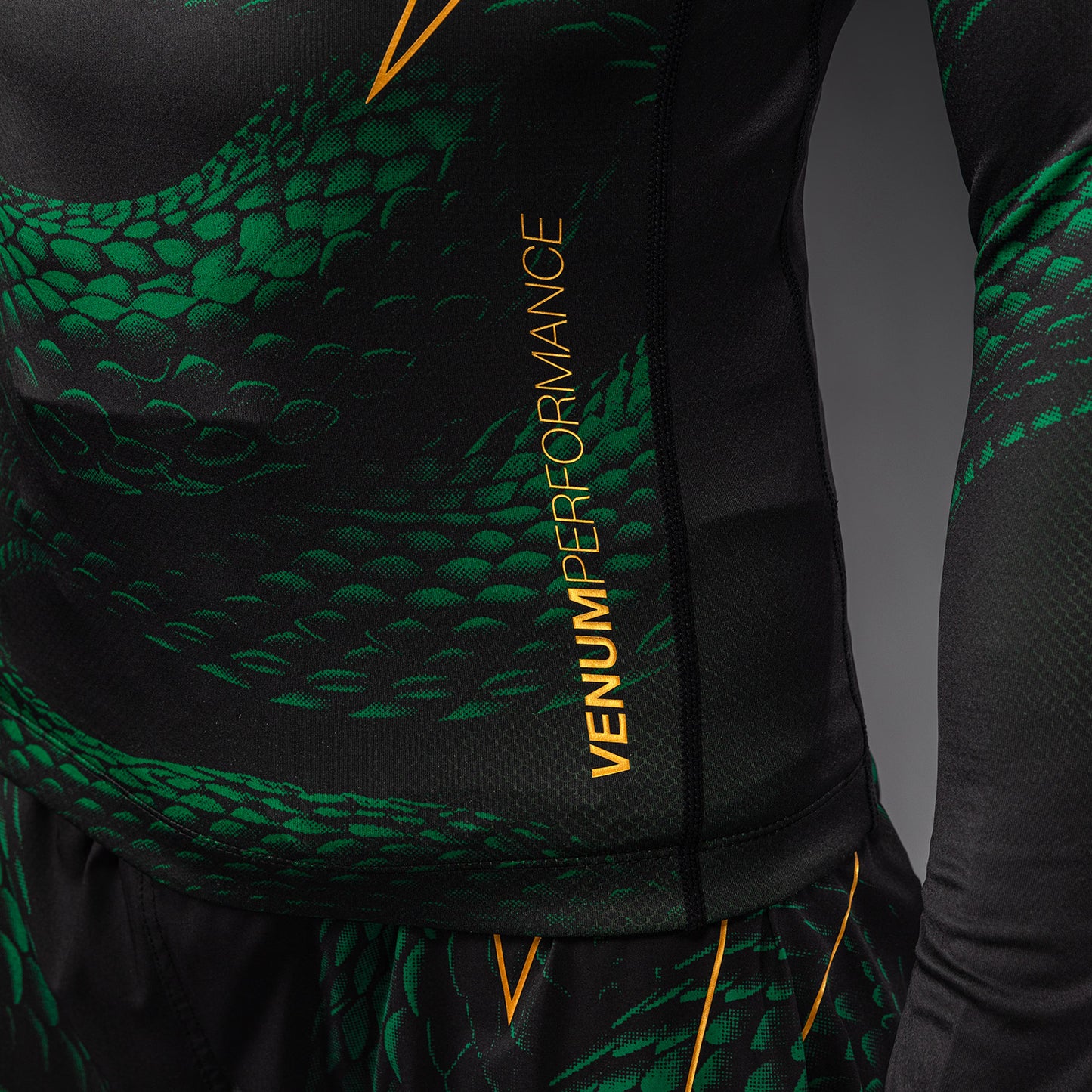 Venum Matupa Rashguard a Maniche Lunghe - Nero/Verde/Oro