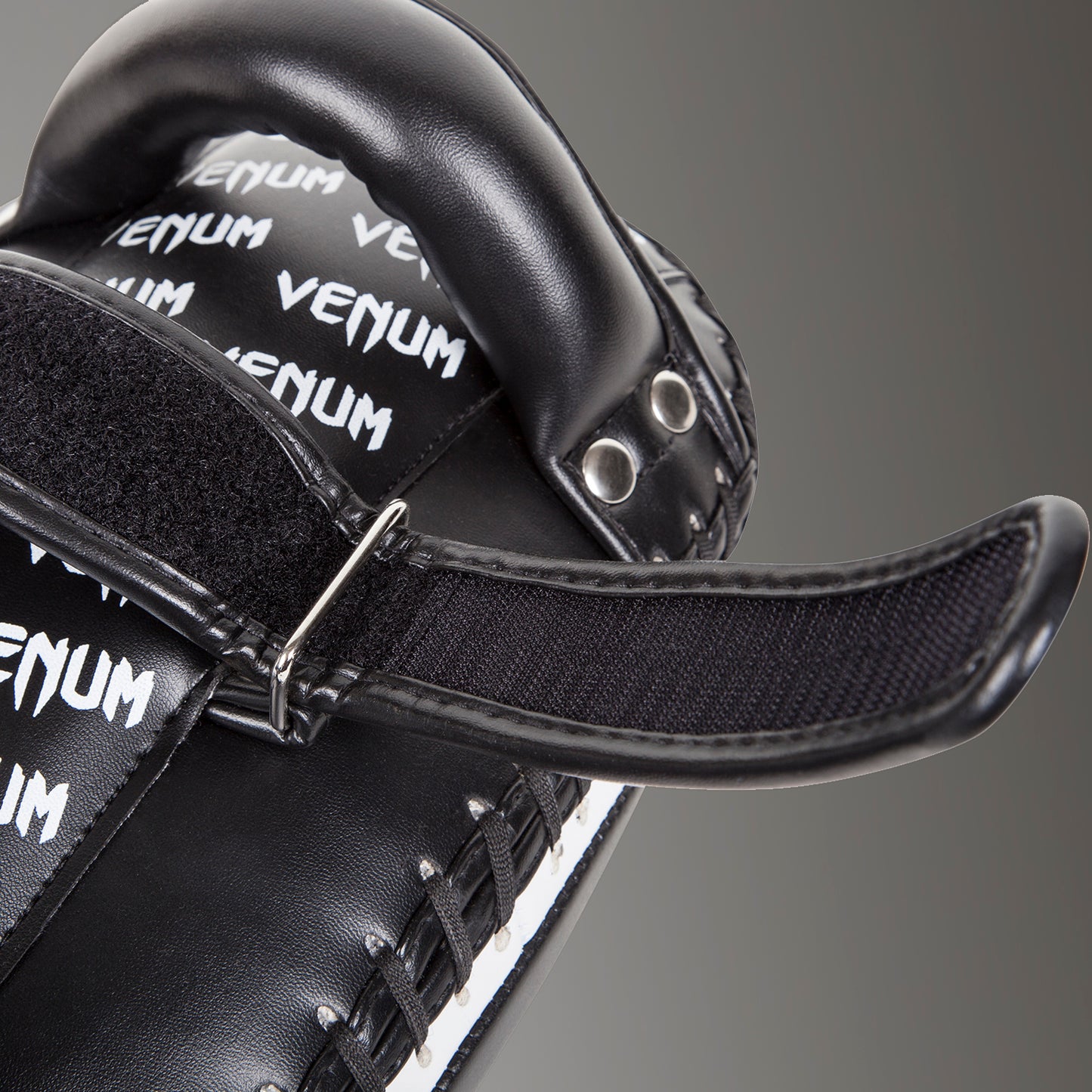 Venum Light Paos da Kick – Pelle Skintex – Nero/Ice (Paio)