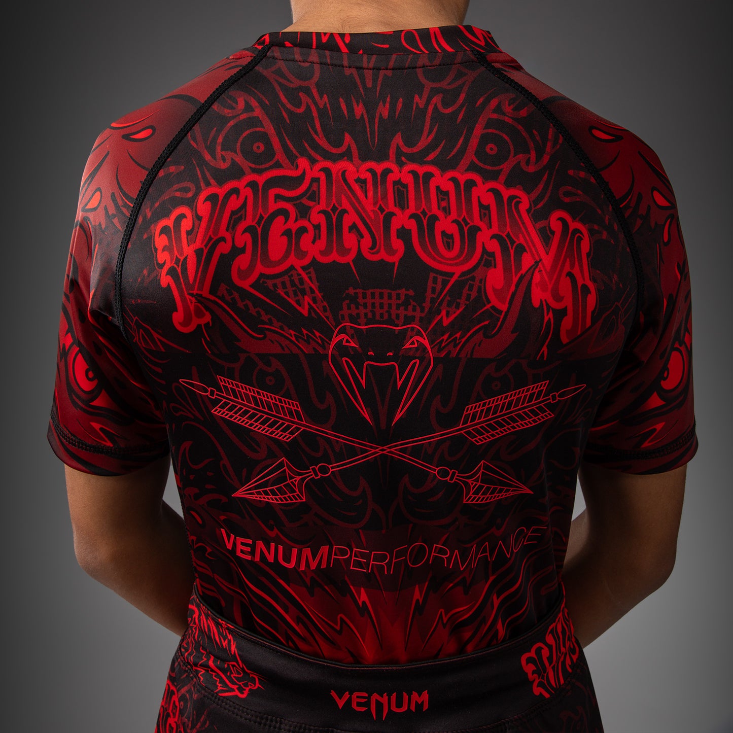 Venum Wolf Atak Rashguard a Maniche Corte Per Bambini – Nero/Rosso