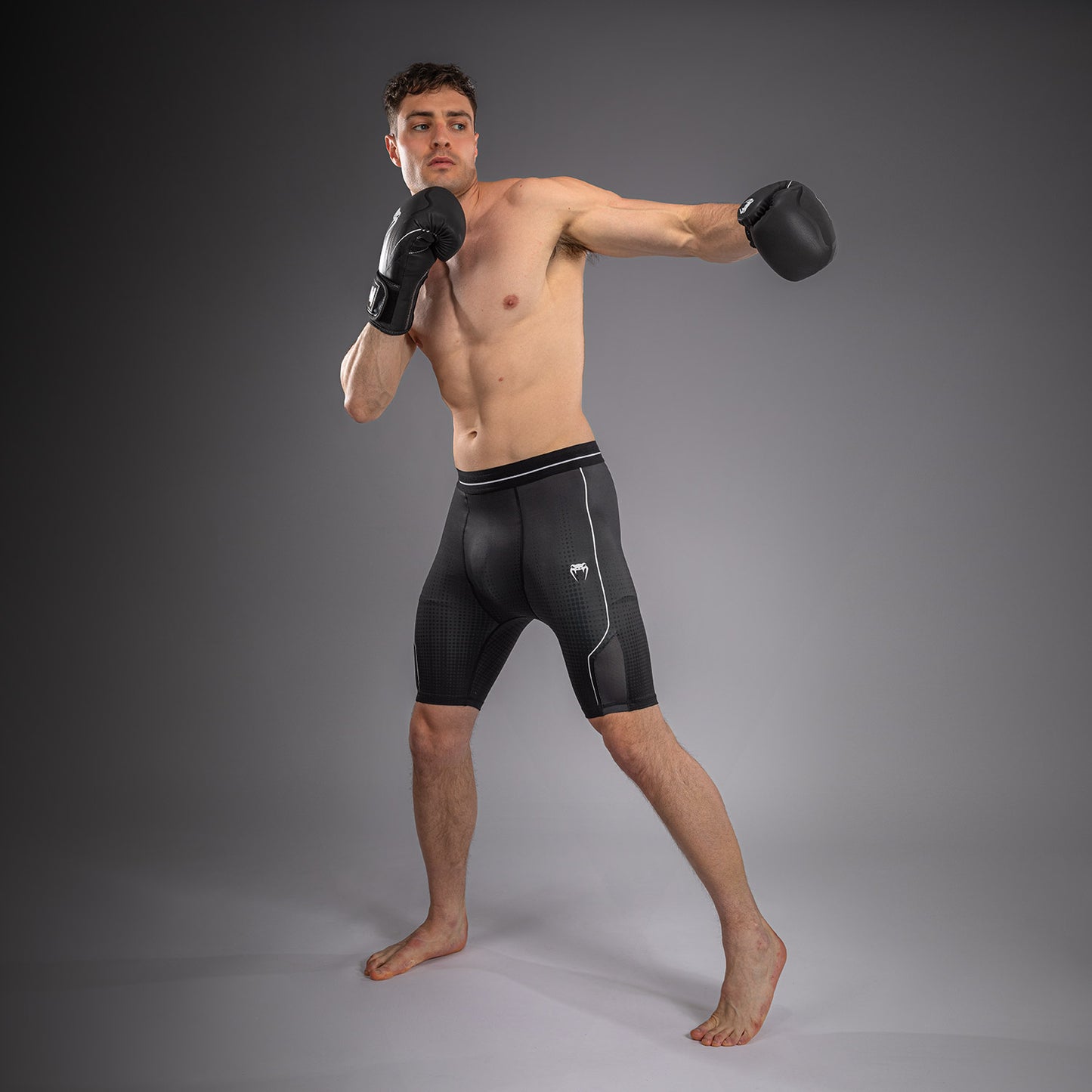 Venum Stealth Pantaloncini a Compressione – Nero/Bianco