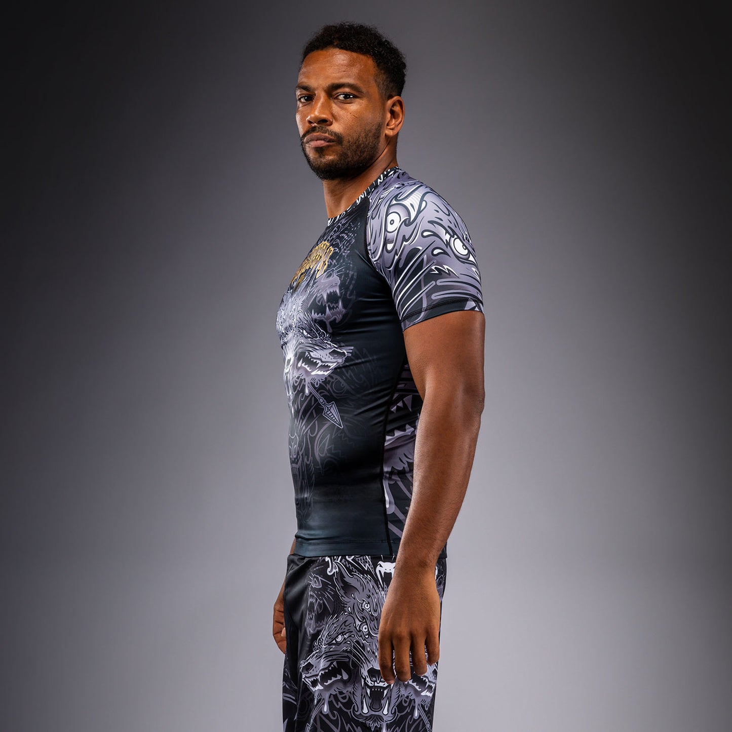 Venum Wolf Atak Rashguard a Maniche Corte – Nero/Grigio