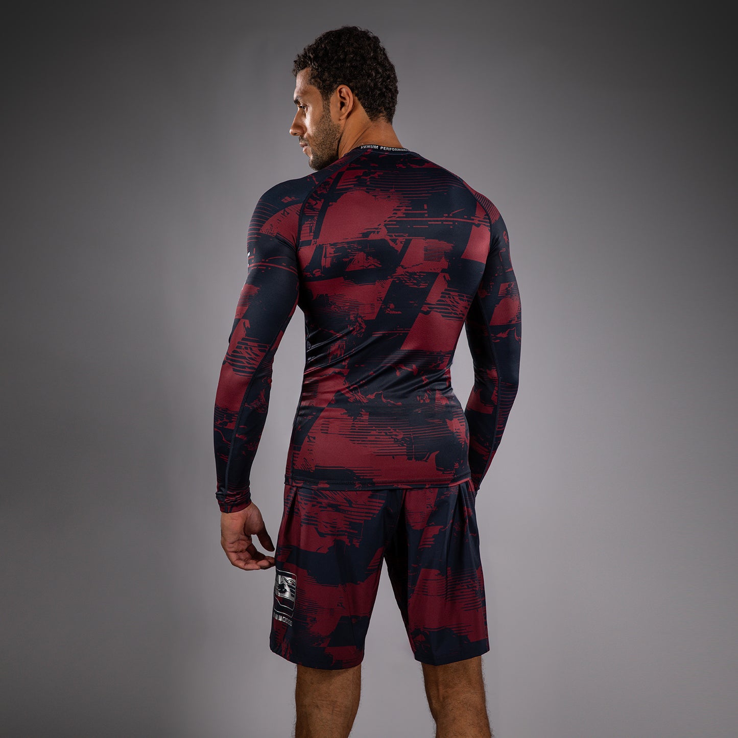 UFC Zenith by Venum Authentic Fight Week Rashguard maniche lunghe Performance Uomo - Blu navy/Bordeaux/Argento