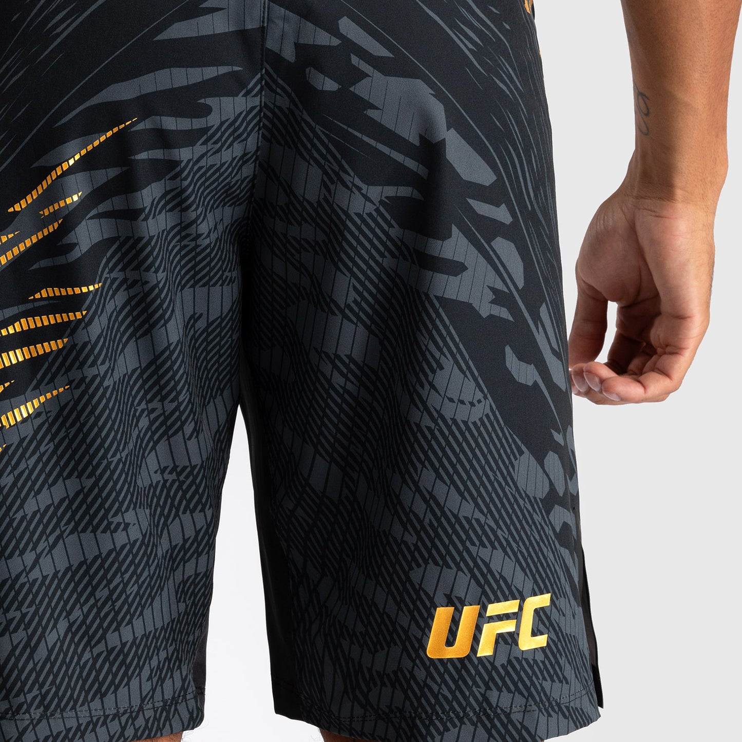 UFC Fusion by Venum Personalizzati Authentic Fight Night Shorts da Lotta per Uomo - Fit Largo - Campione