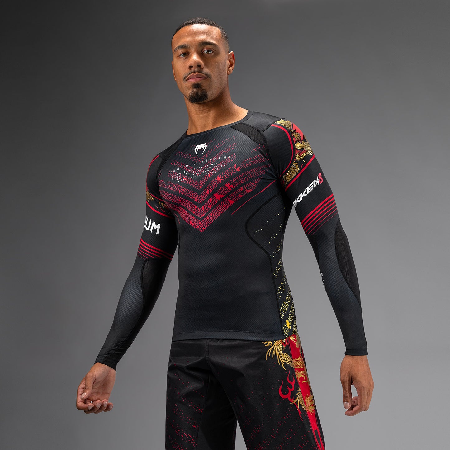 Venum x TEKKEN 8 - Marshall Law Rashguard a maniche Longhe - Nero/Rosso/Oro
