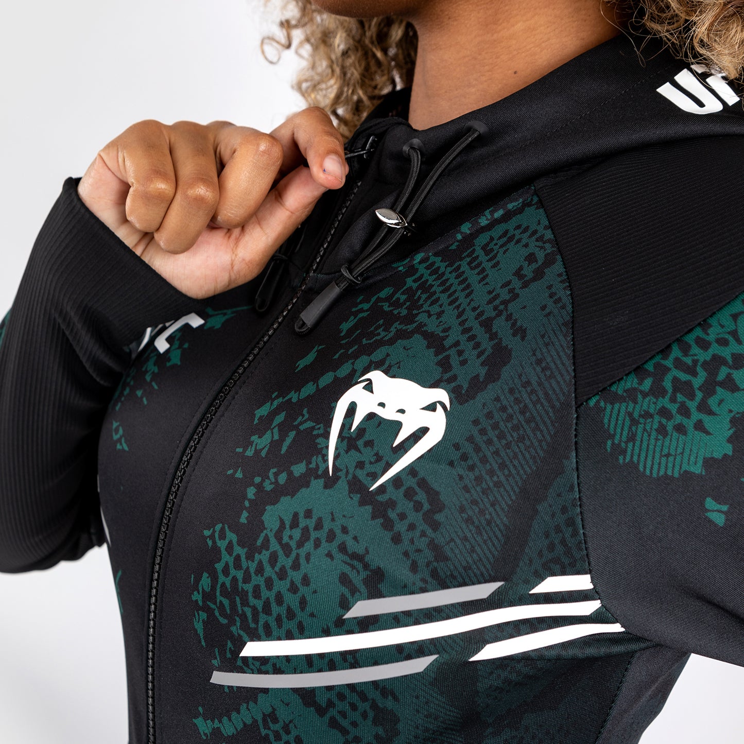 UFC Adrenaline by Venum Personalized Authentic Fight Night Felpa con cappuccio Walkout da donna - Emerald Edition - Verde/Nero