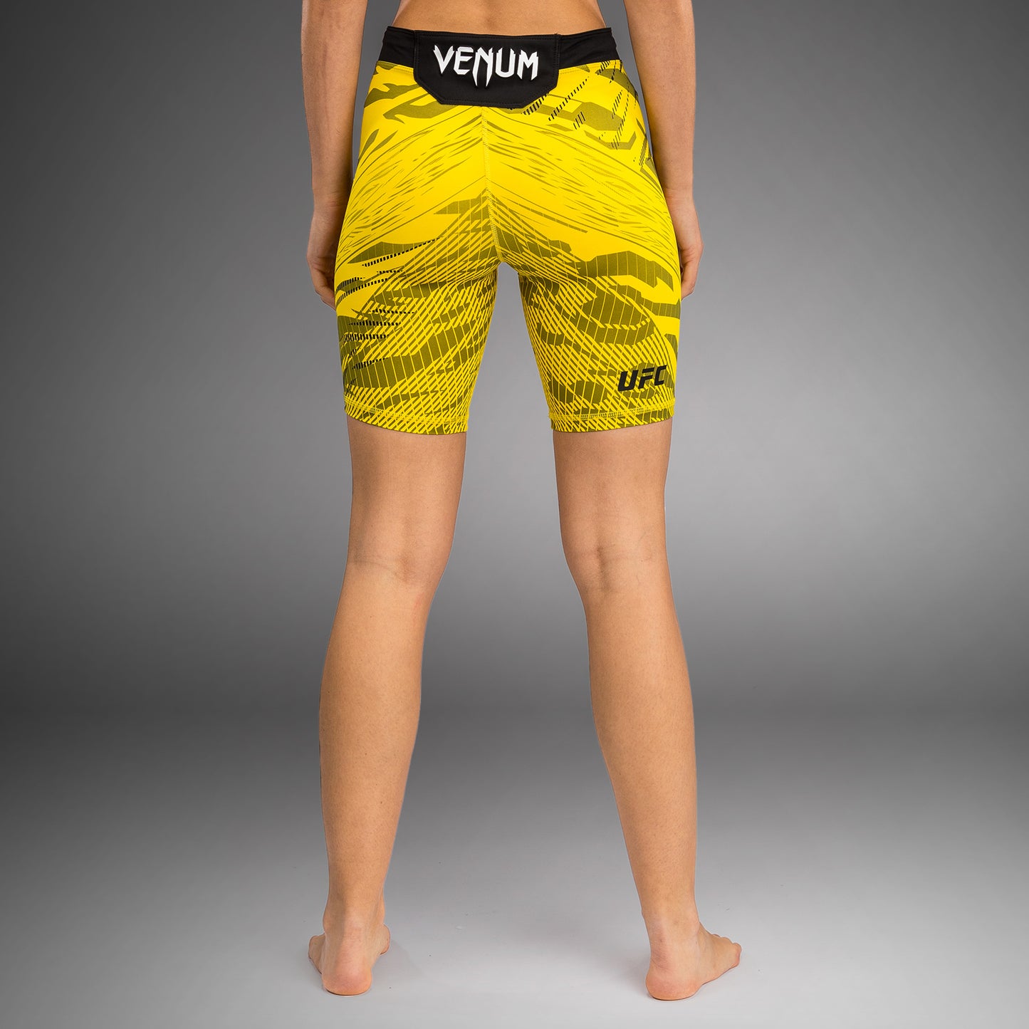 UFC Fusion by Venum Authentic Fight Night Vale Tudo Shorts per Donna - Fit Largo - Giallo
