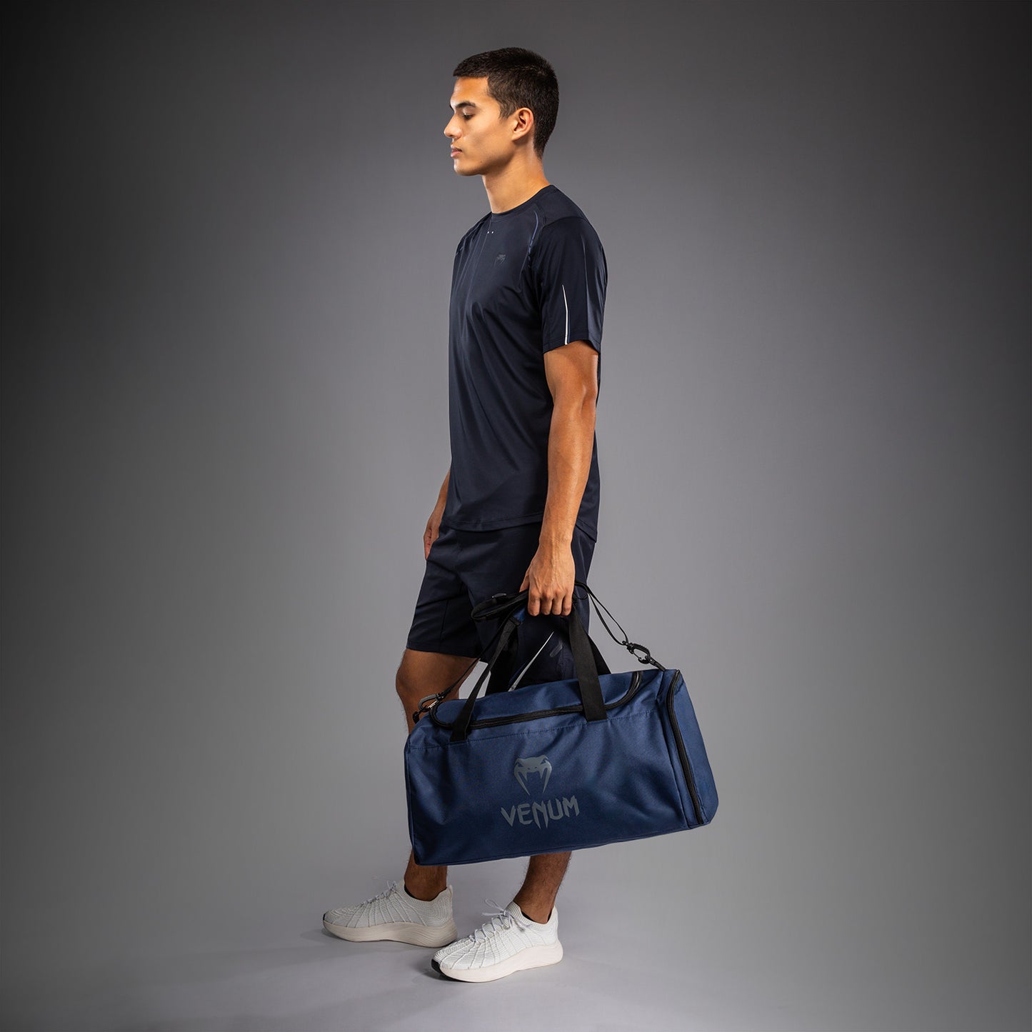 Venum Essential Borsa Sportiva (37 L) - Blu Navy