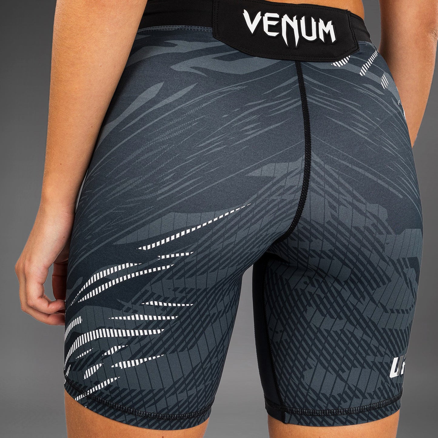 UFC Fusion by Venum Authentic Fight Night Vale Tudo Shorts per Donna - Fit Largo - Nero