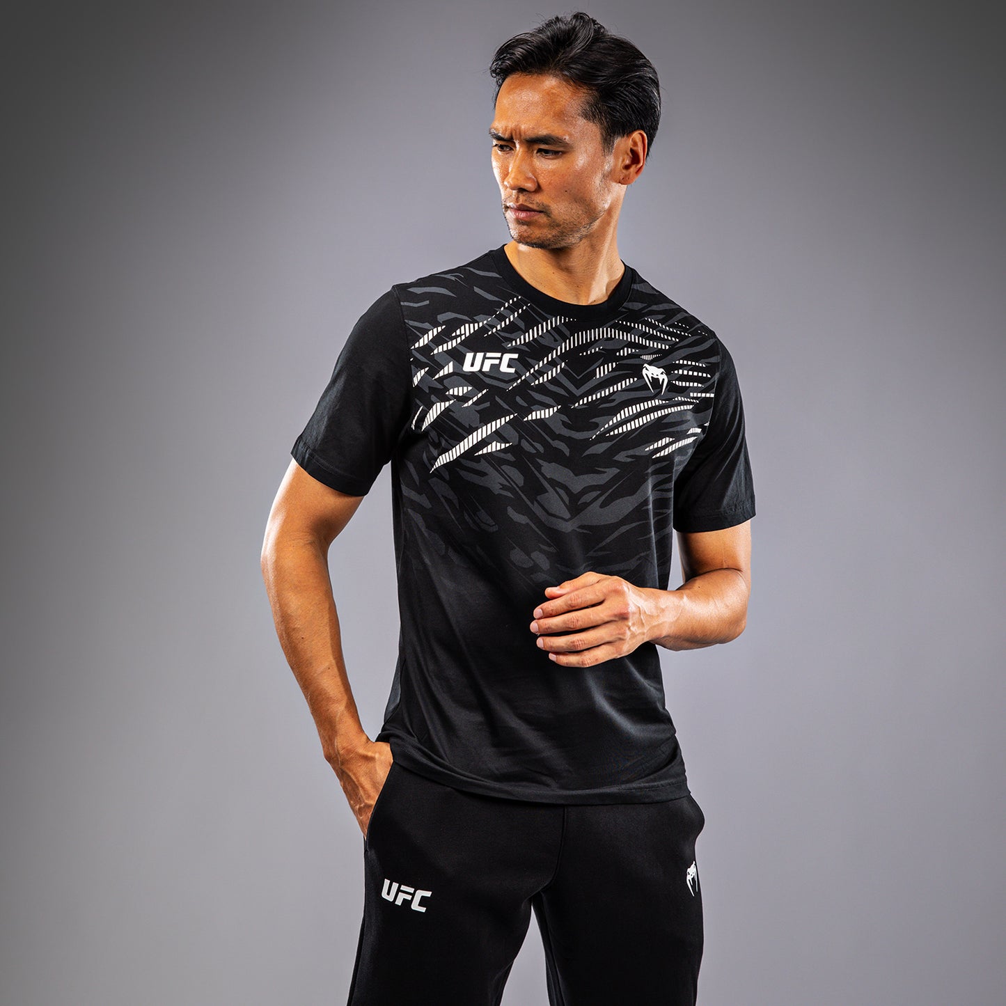 UFC Fusion by Venum Replica Maglietta a Manica Corta per Uomo - Nero