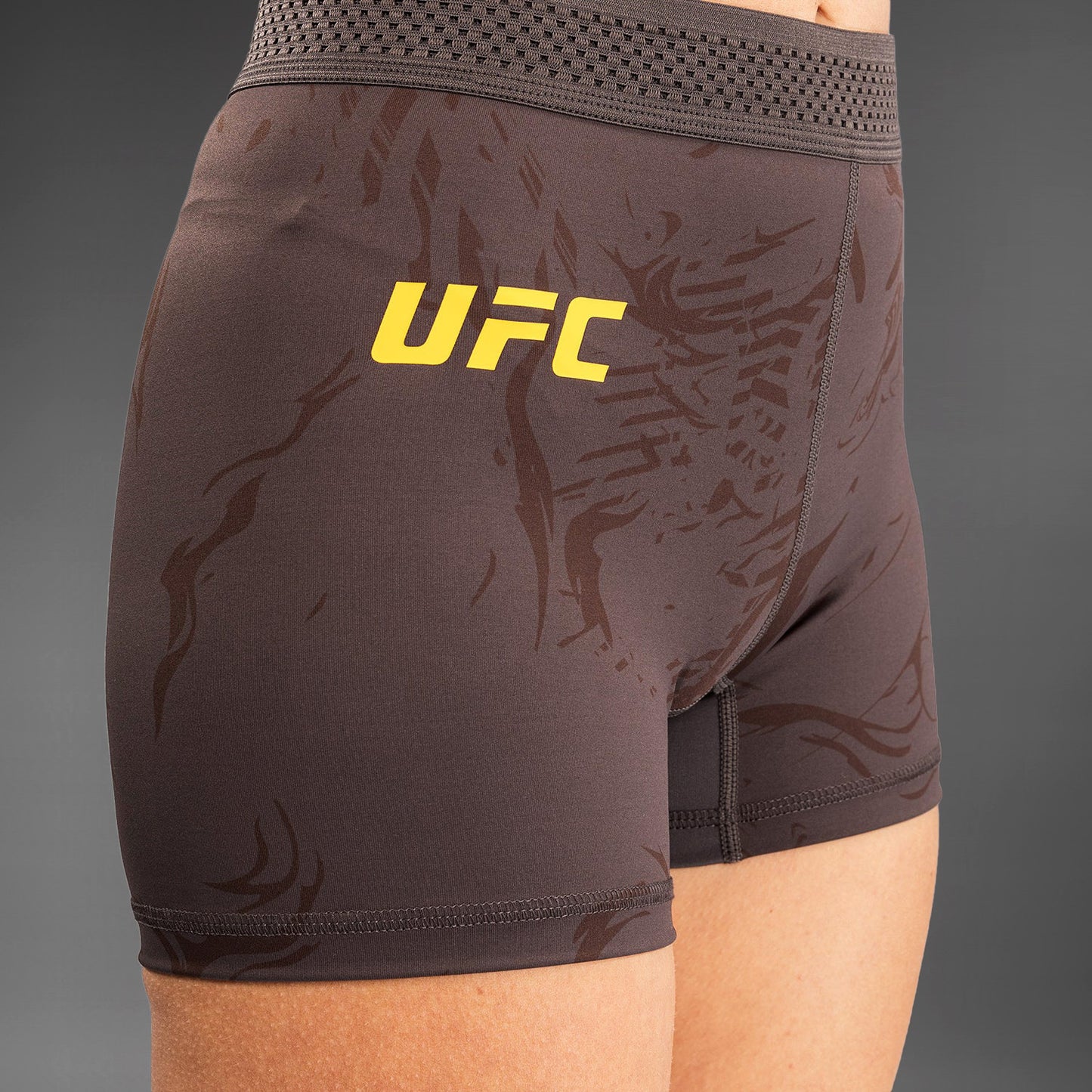 UFC Fusion by Venum Fight Week Vale Tudo Shorts per Donna - Marrone terra