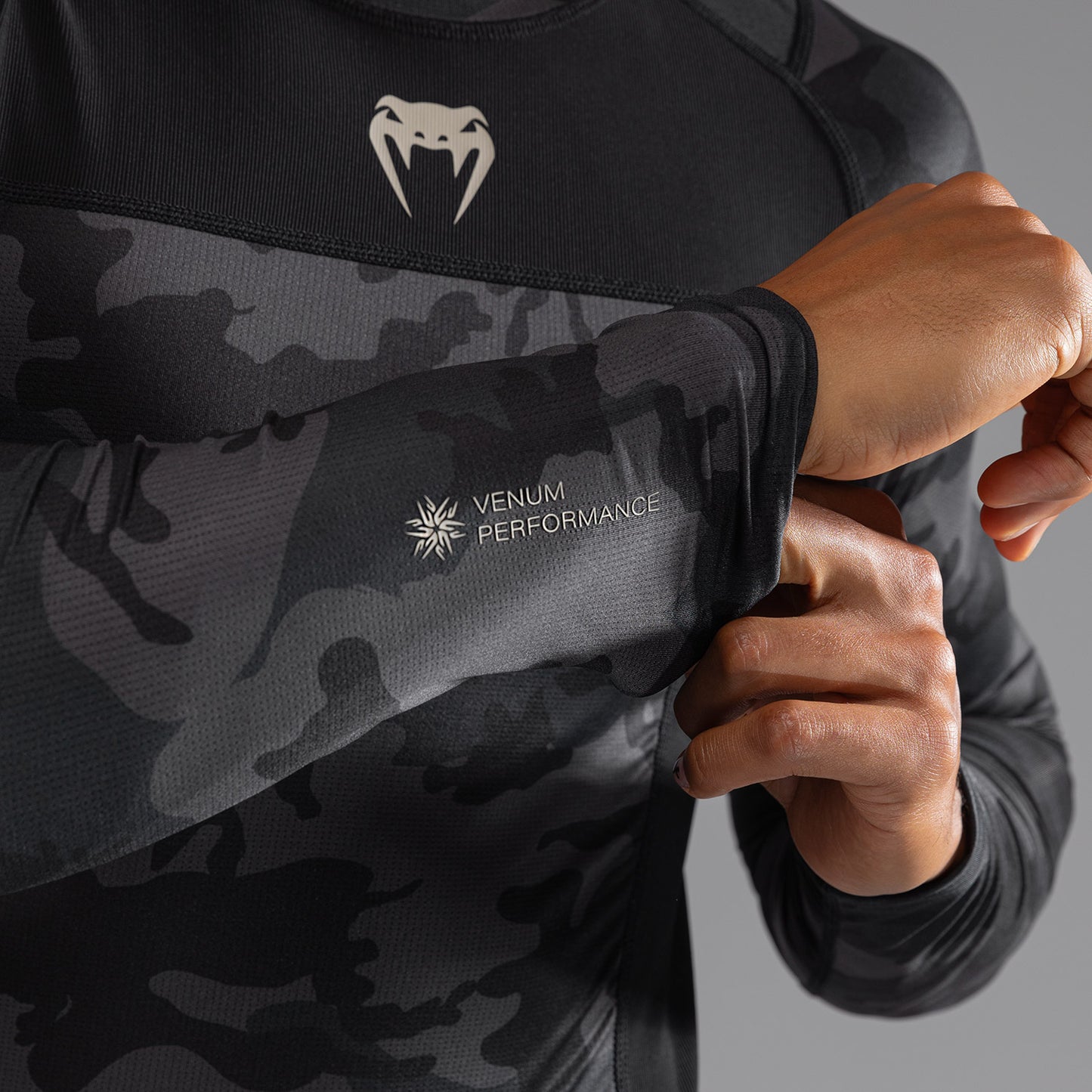 Venum G-Fit Air Rashguard a maniche Lunghe - Camo Digitale Urbano