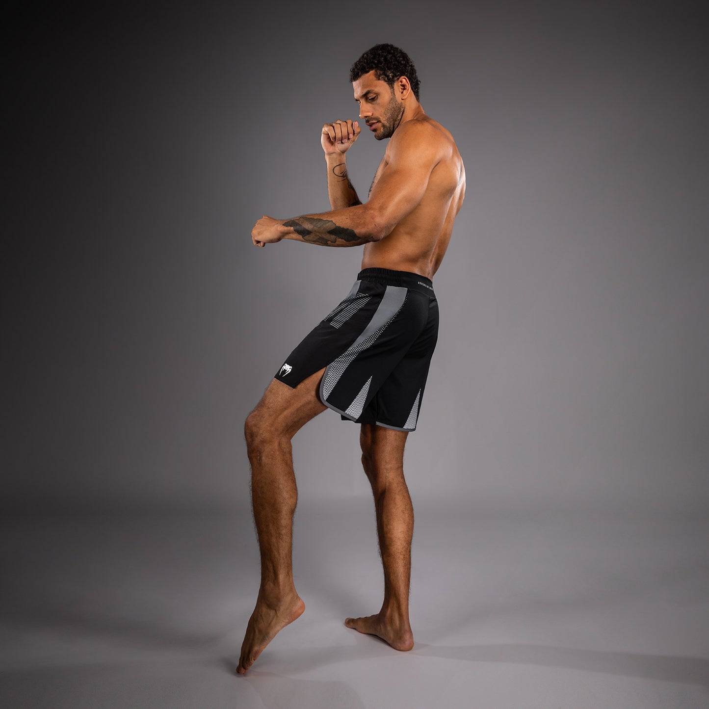 Venum Adrenaline Pantaloncini da combattimento – Nero/Grigio Argento