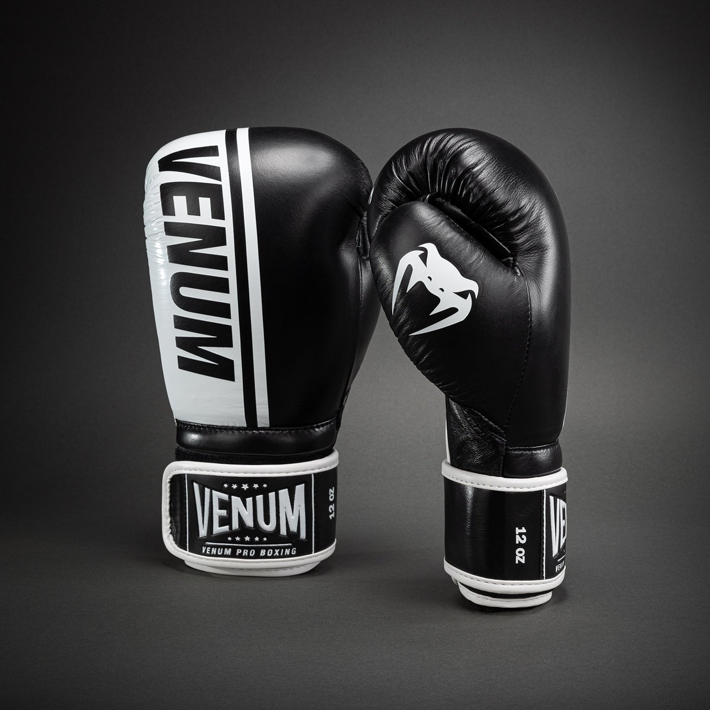 Guantoni da boxe Venum Shield Pro con chiusura in velcro - Nero/Bianco