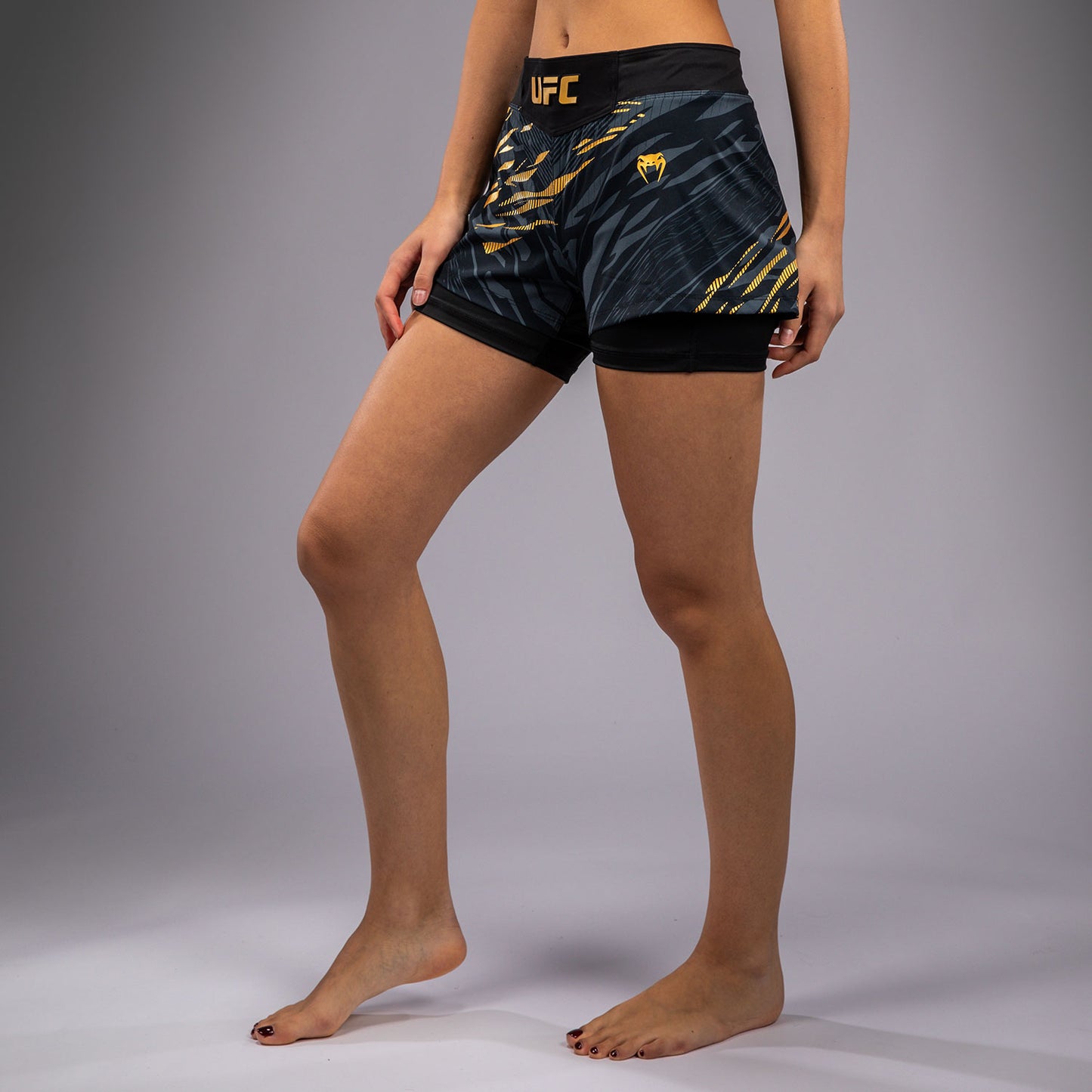 UFC Fusion by Venum Authentic Fight Night Shorts da Lotta per Donna - Champion