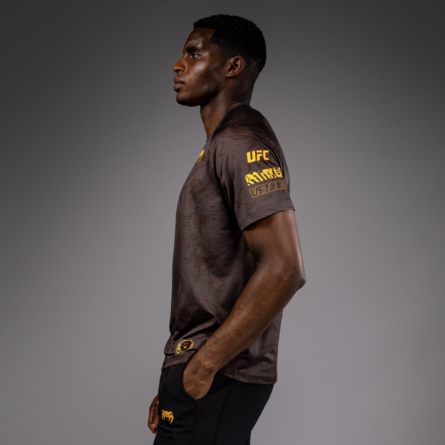 UFC Fusion by Venum Fight Week Maglietta Dry-Tech per Uomo - Marrone terra