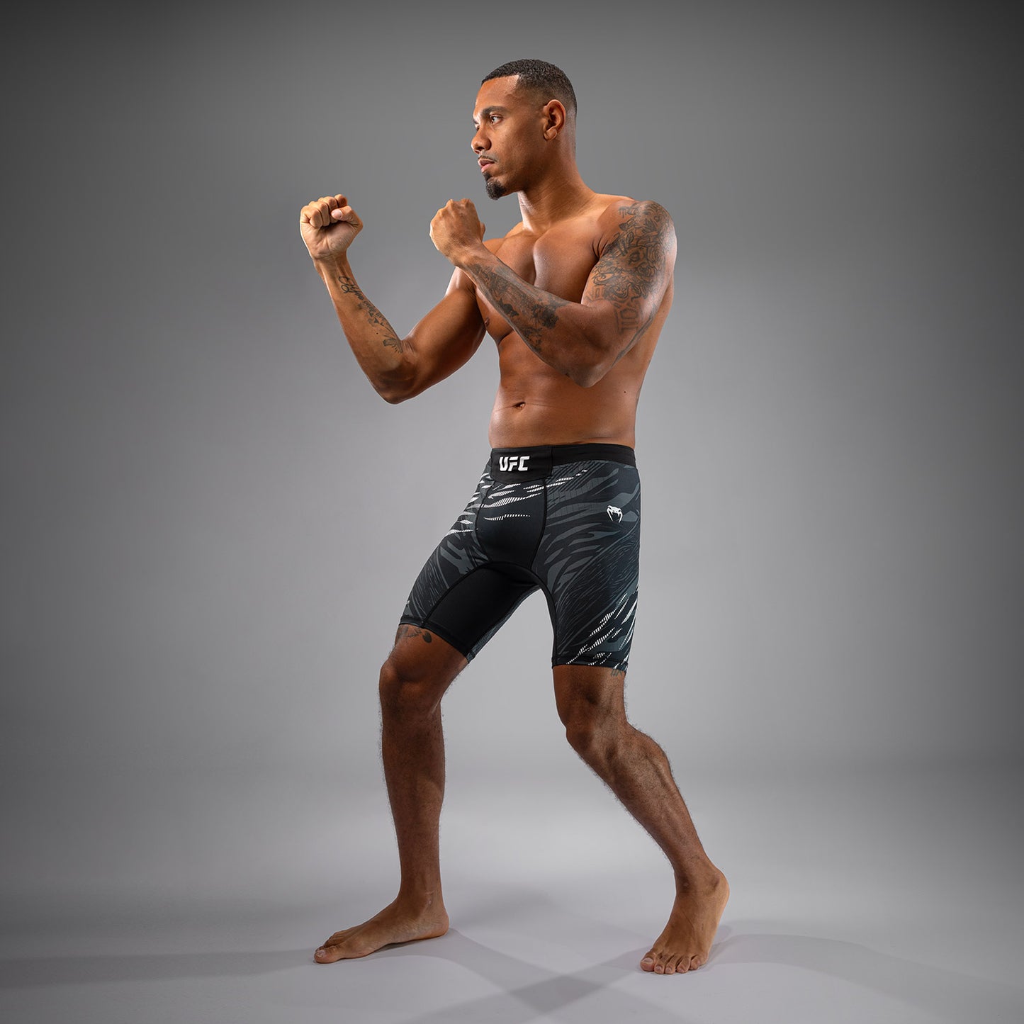 UFC Fusion by Venum Authentic Fight Night Vale Tudo Shorts per Uomo - Nero
