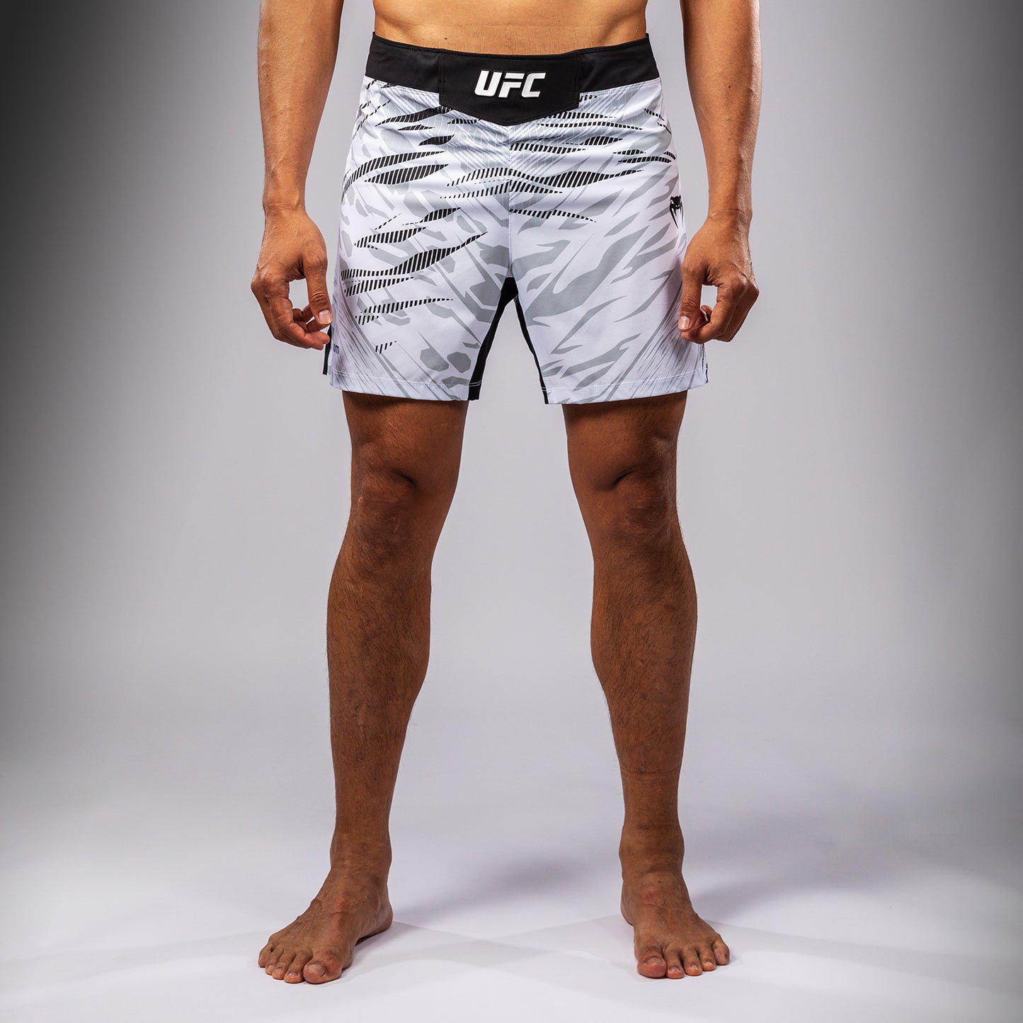 UFC Fusion by Venum Authentic Fight Night Shorts da Lotta per Uomo - Fit Corto - Bianco