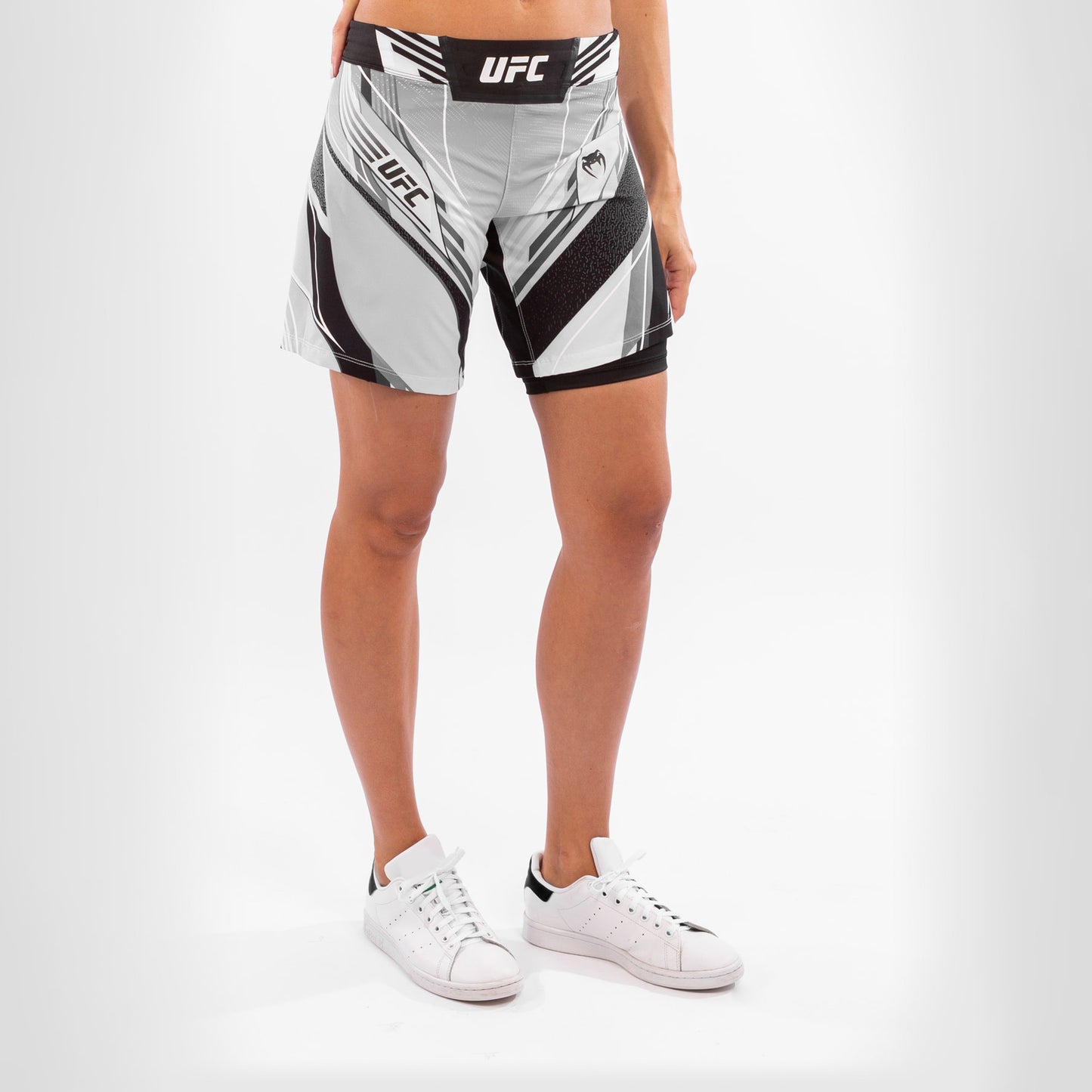 Fightshorts Donna UFC Venum Authentic Fight Night - Vestibilità Lunga - Bianco