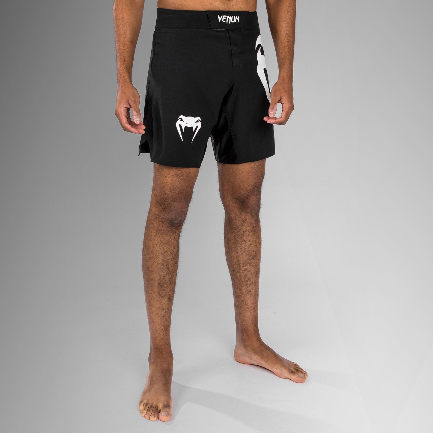 Venum Light 5.0 Pantaloncini da combattimento - Nero/Bianco