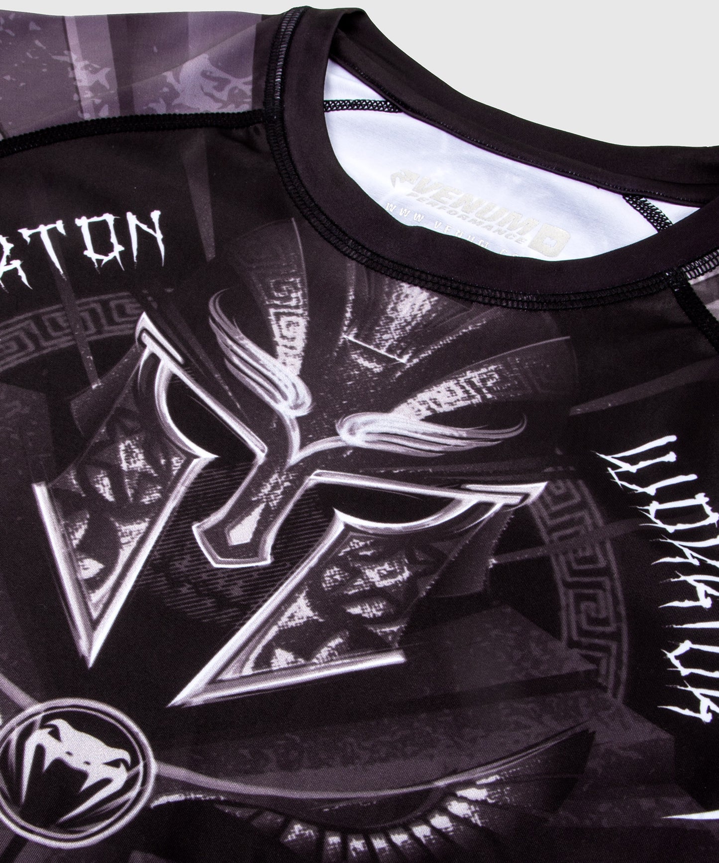 Rashguard Venum Gladiator 3.0 - Nera/Bianca - Maniche lunghe