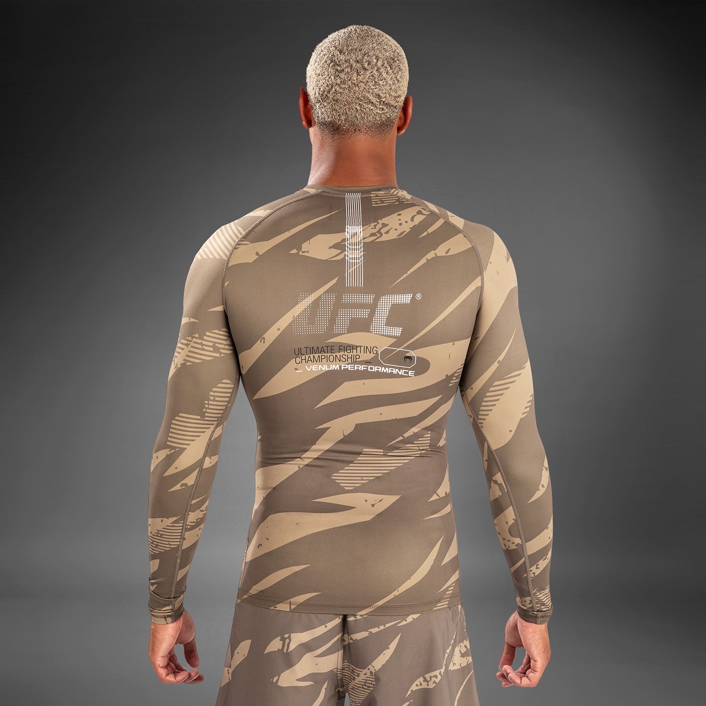 UFC Adrenaline by Venum Fight Week performance Rashguard A Manica Lunga - Desert Camo