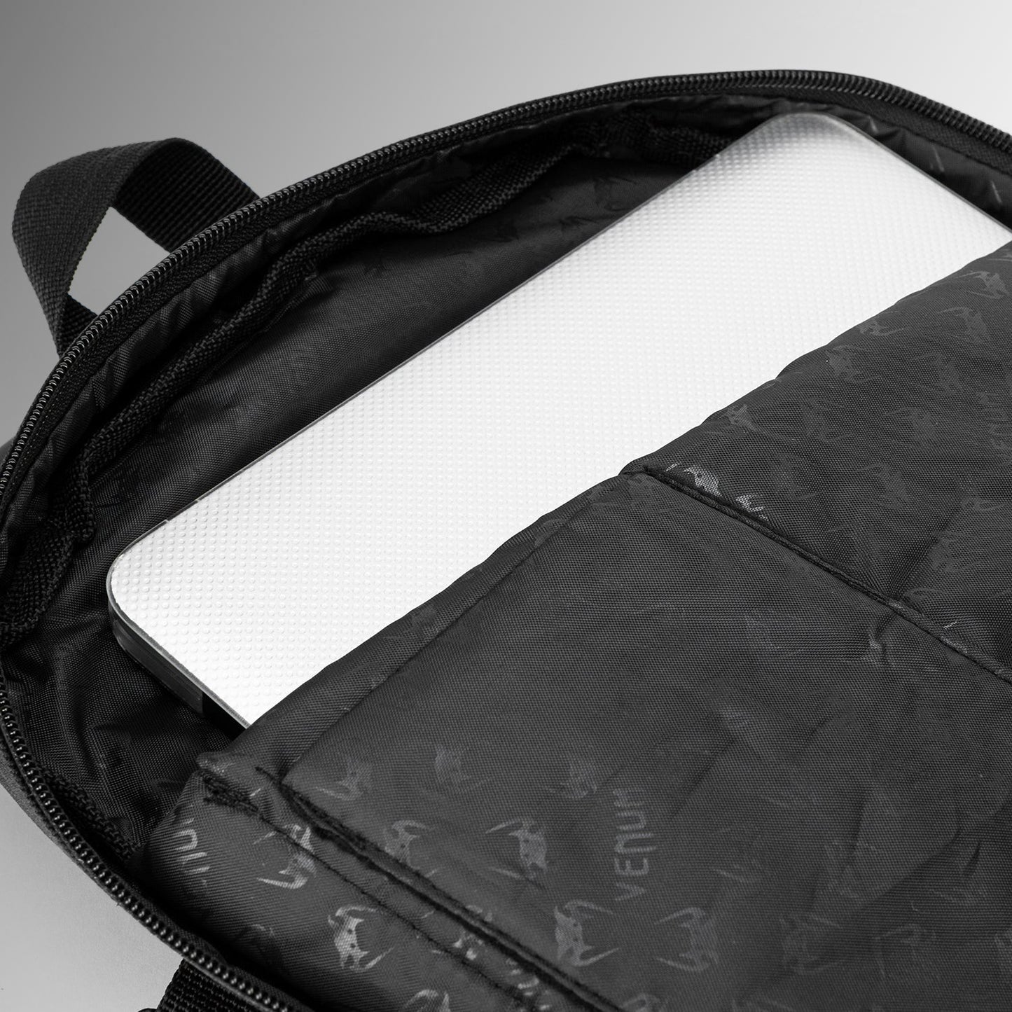 Venum Challenger Pro Evo Zaino (20-25L) – Kaki/Nero