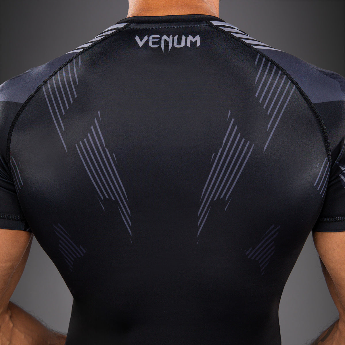 Venum No-Gi 6.0 Rashguard a Maniche Corte - Nero/Grigio