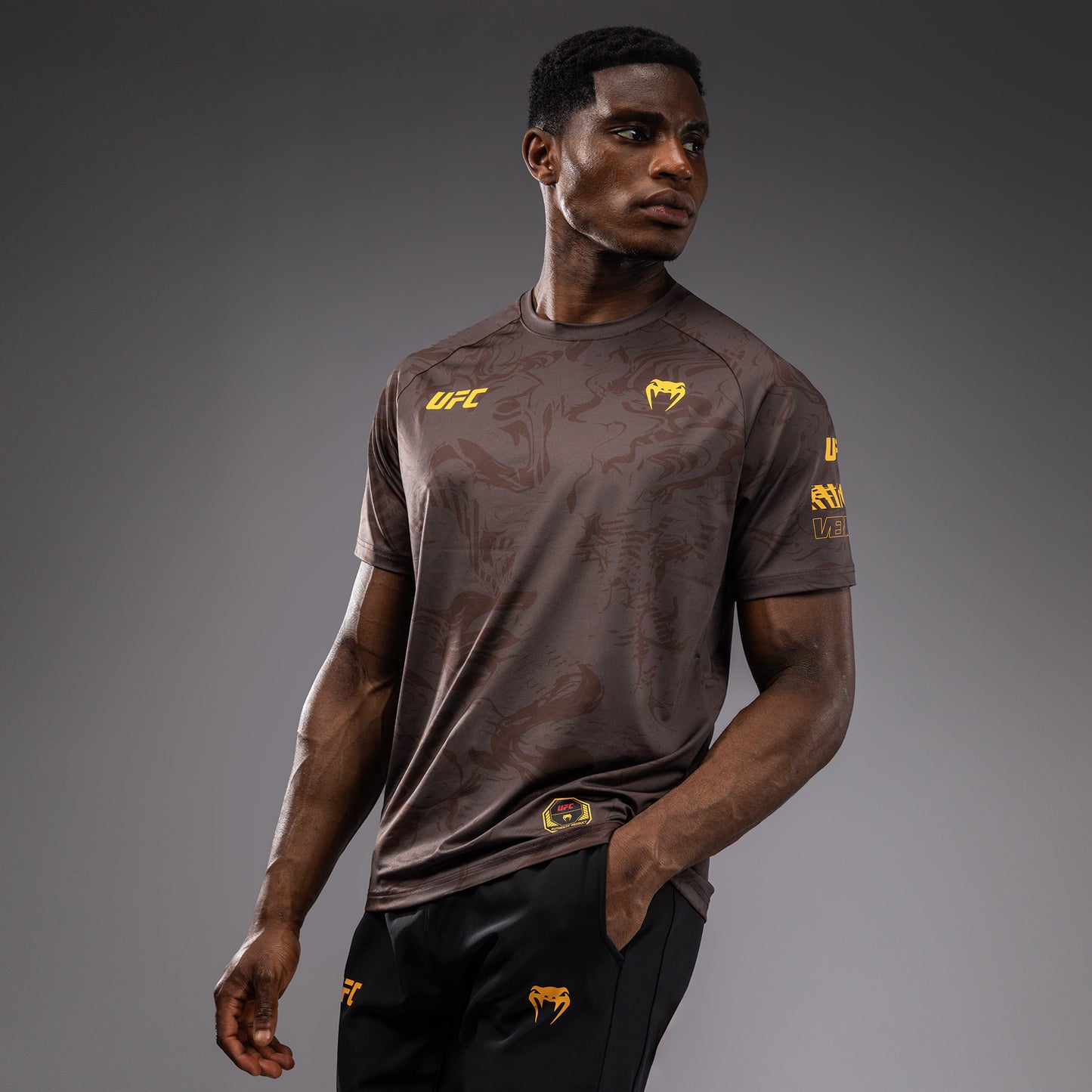 UFC Fusion by Venum Fight Week Maglietta Dry-Tech per Uomo - Marrone terra