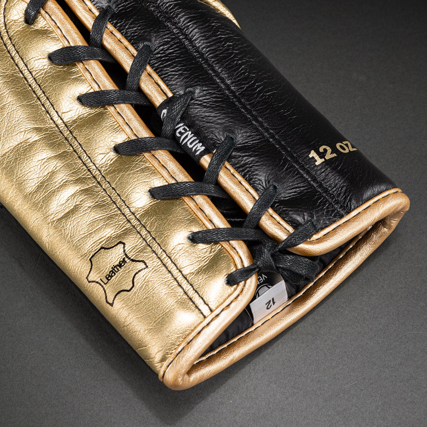 Guantoni da boxe professionali Venum Hammer con lacci - Nero/Oro