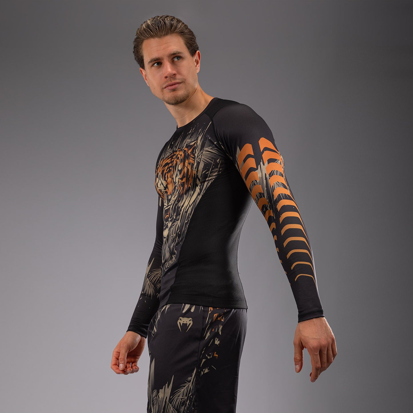 Venum Tiger Rashguard a Maniche Lunghe - Nero/Arancione Neon